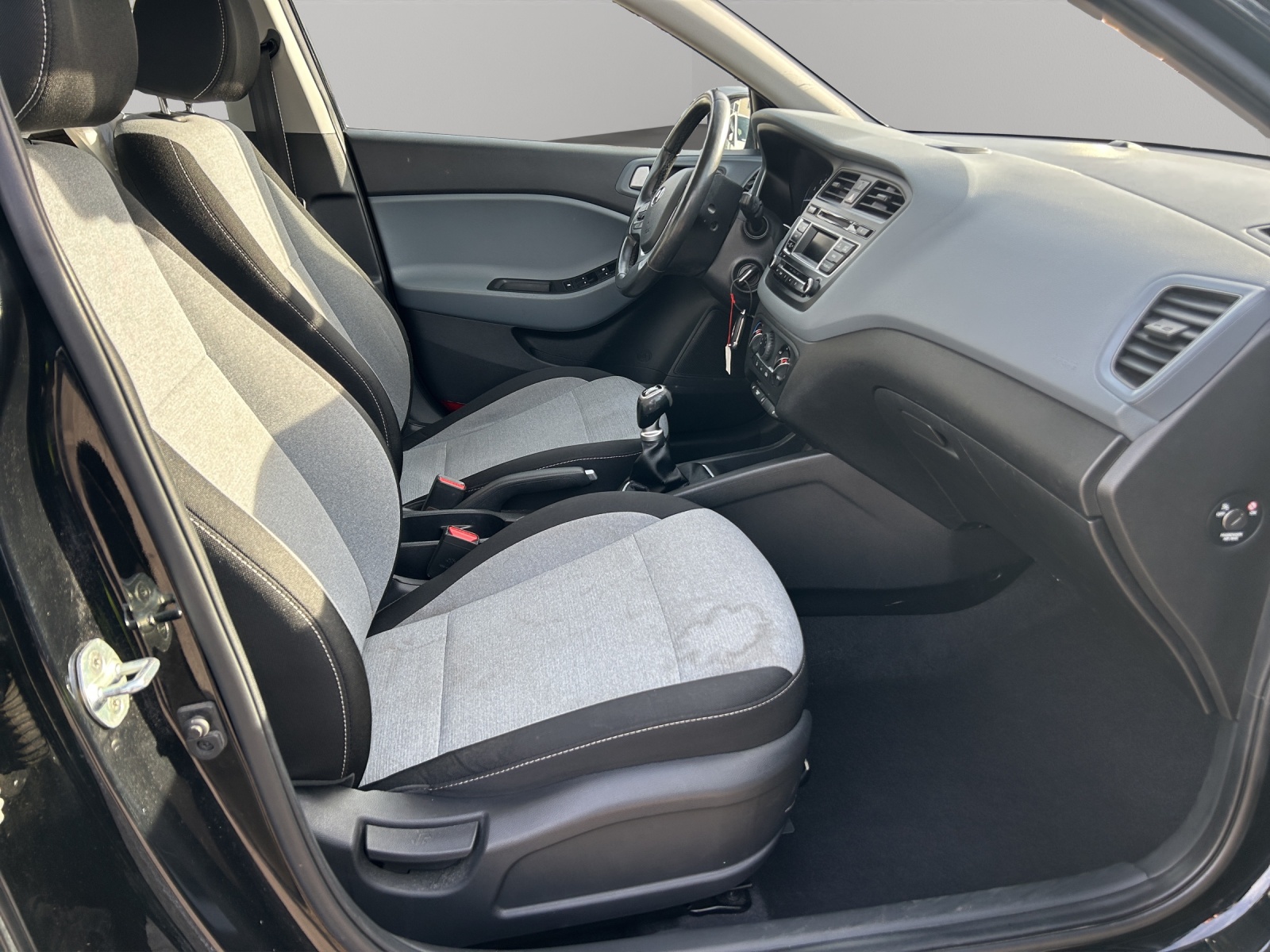 HYUNDAI i20 1.2 Amplia-image-10