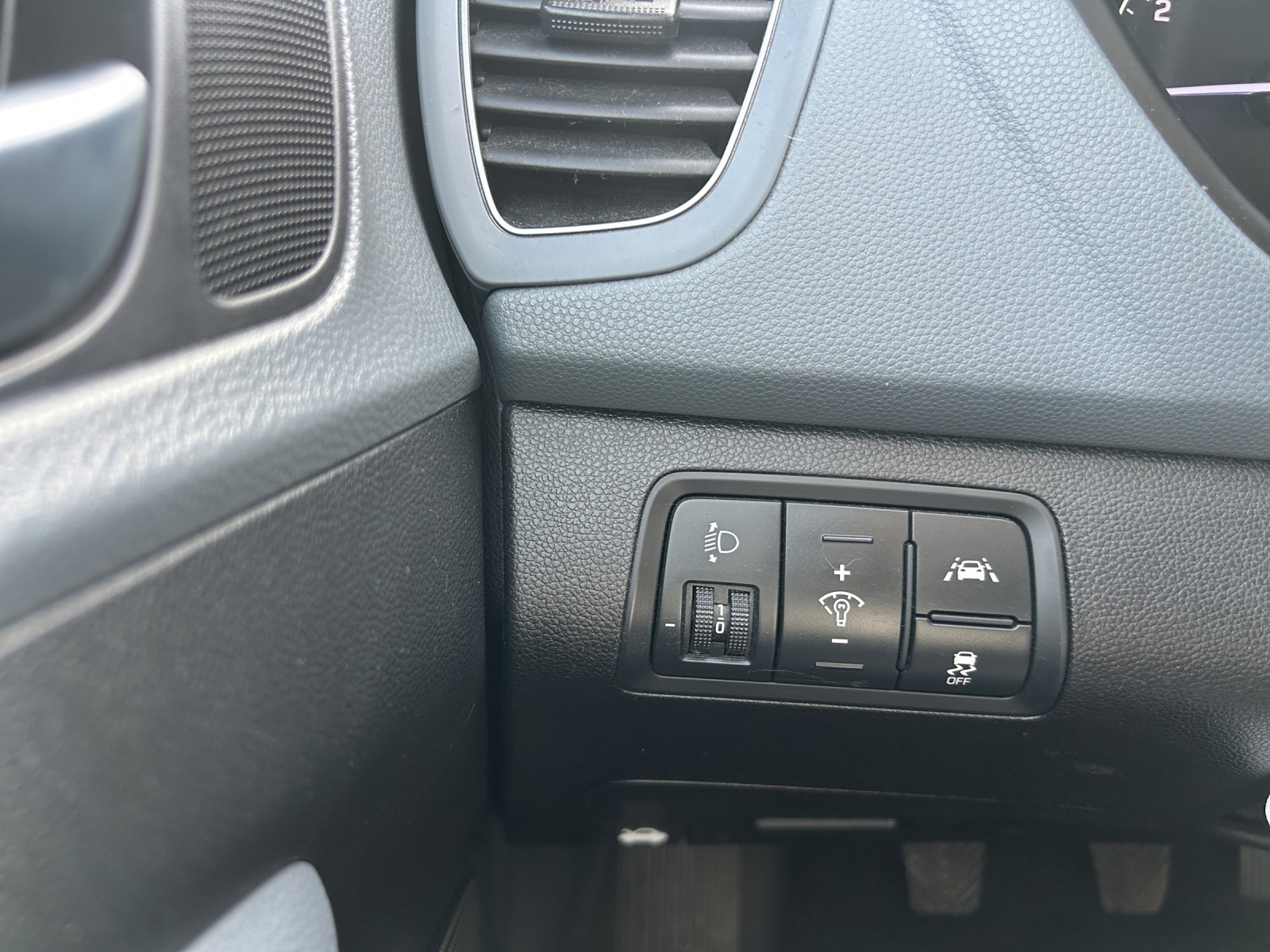 HYUNDAI i20 1.2 Amplia-image-16