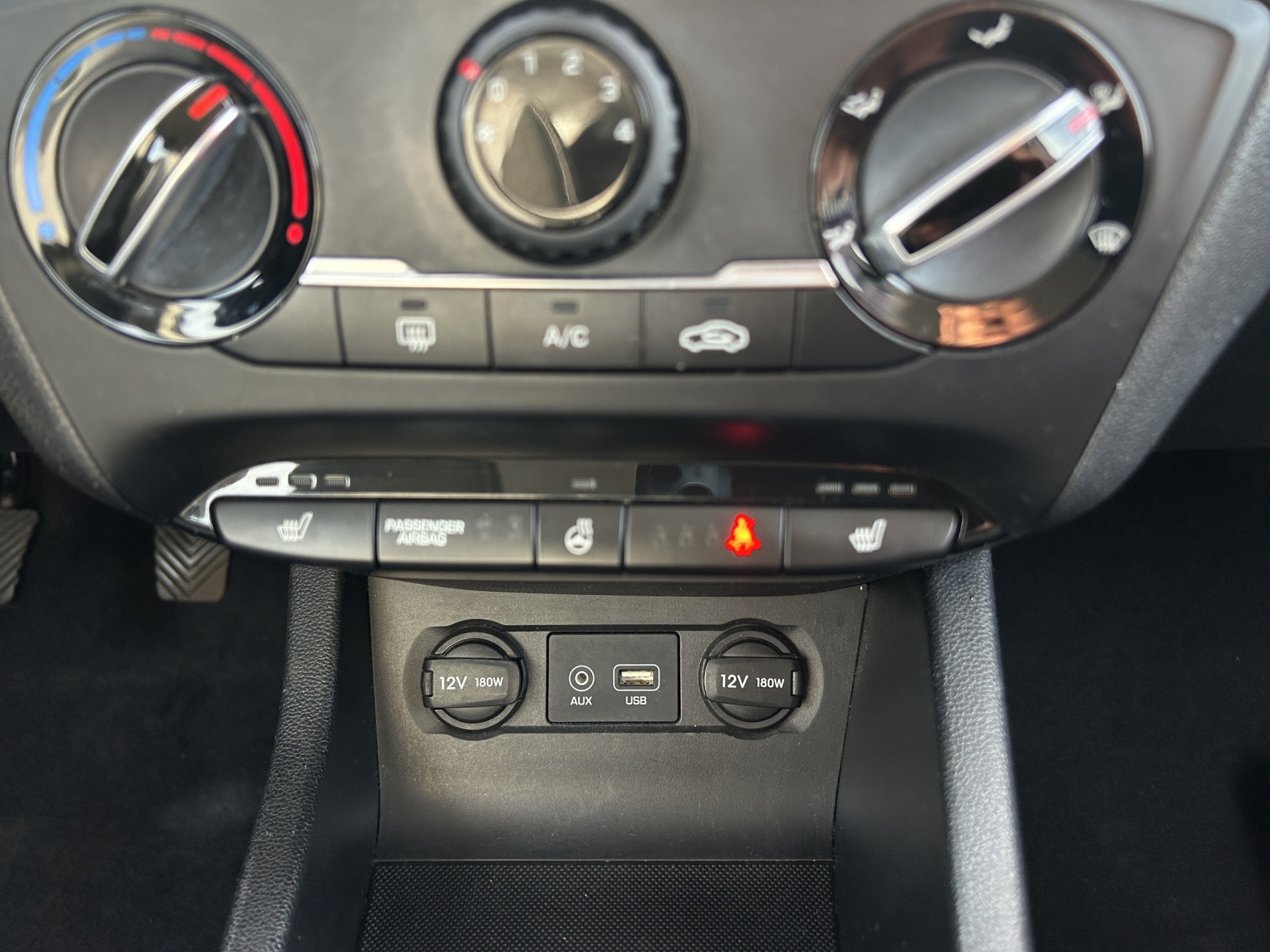 HYUNDAI i20 1.2 Amplia-image-17
