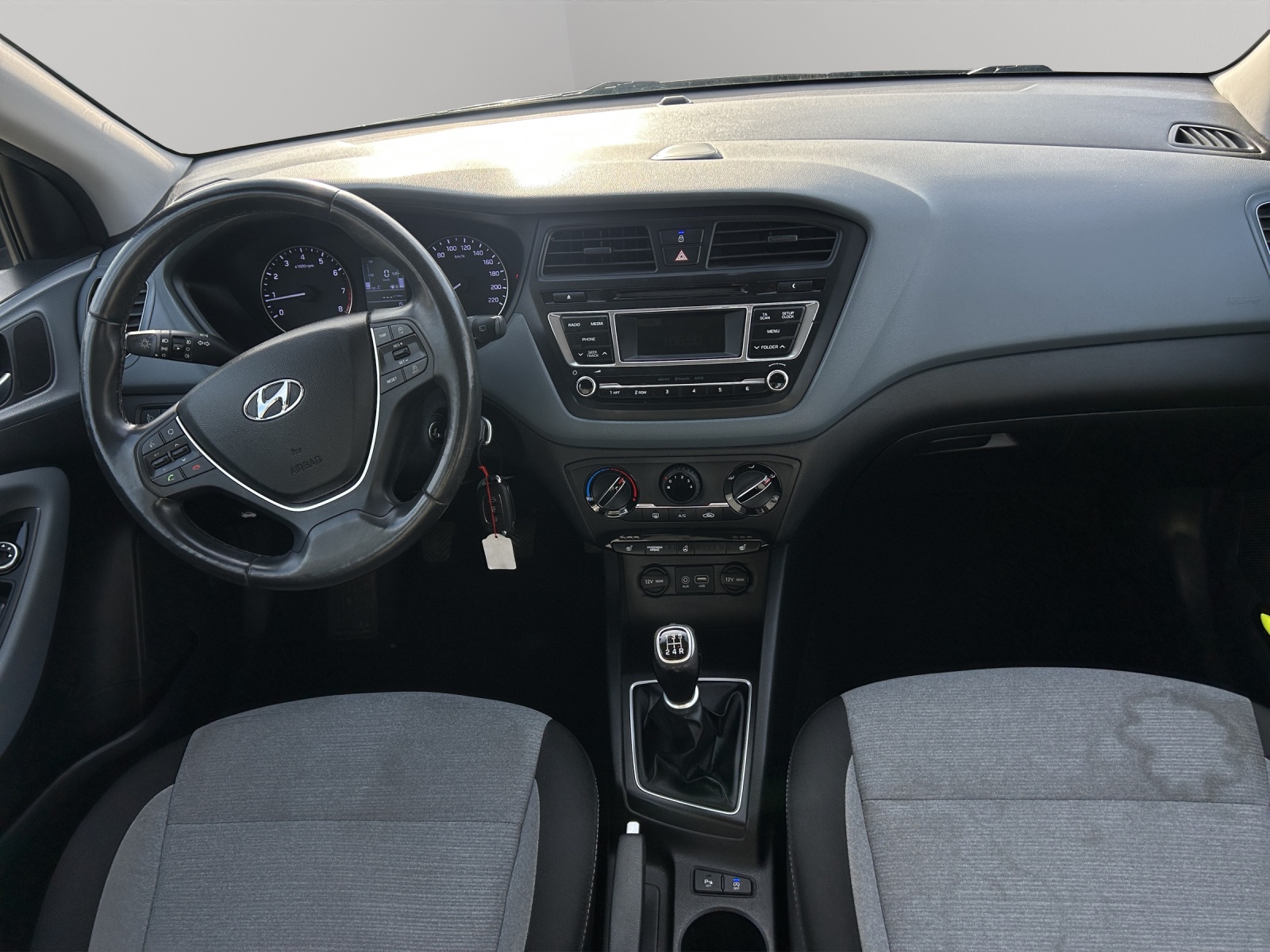 HYUNDAI i20 1.2 Amplia-image-15