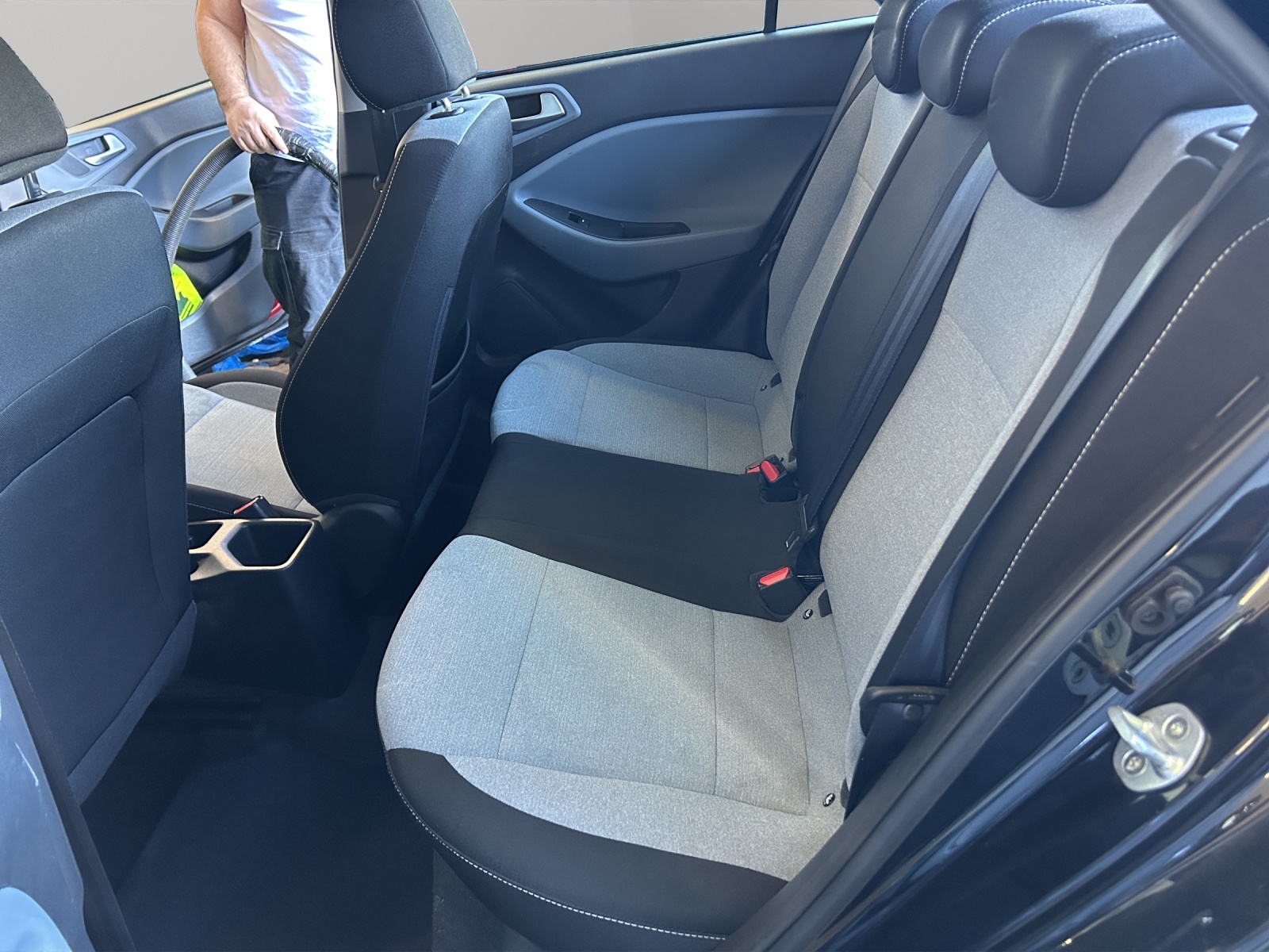 HYUNDAI i20 1.2 Amplia-image-19