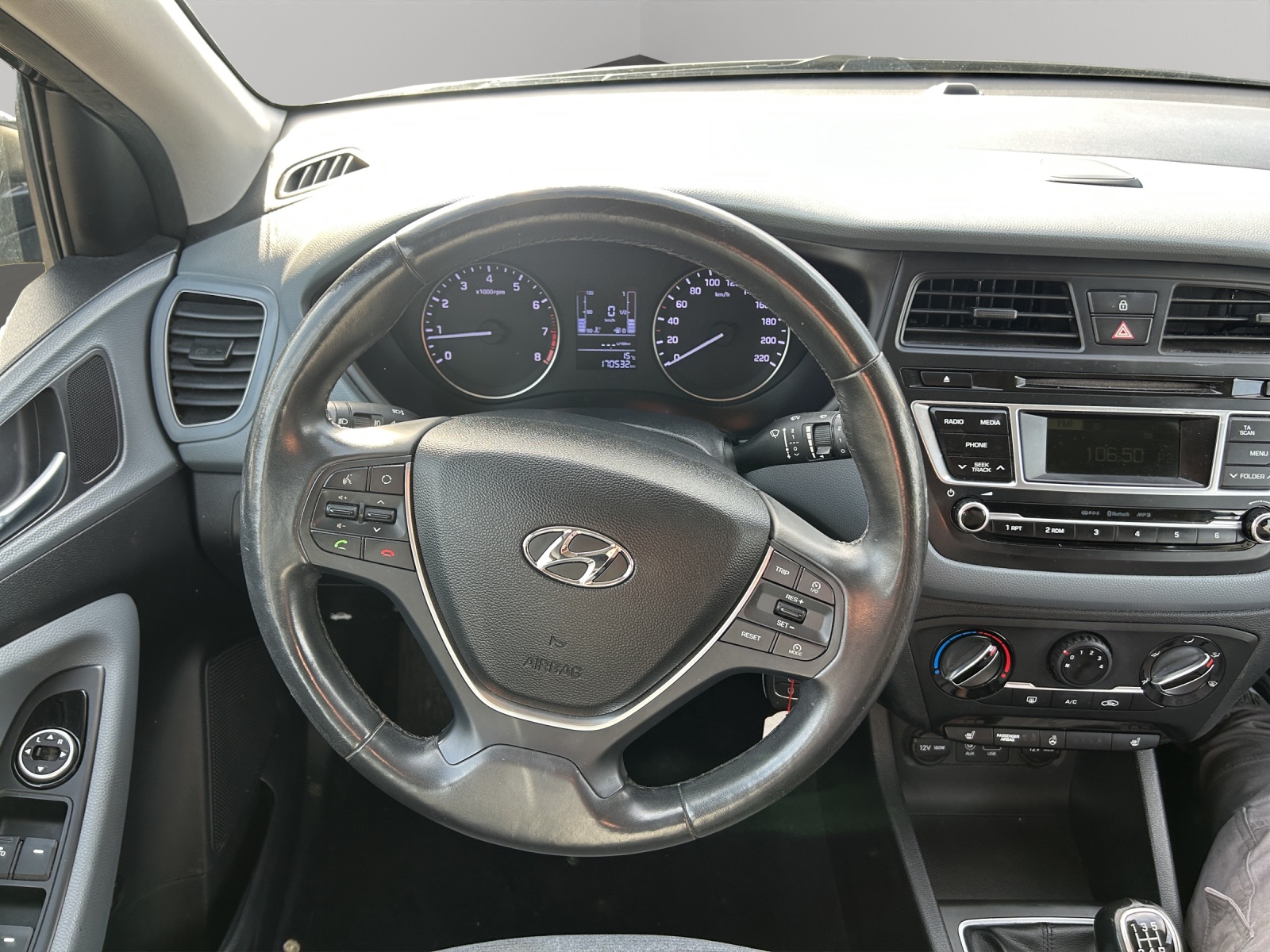 HYUNDAI i20 1.2 Amplia-image-12