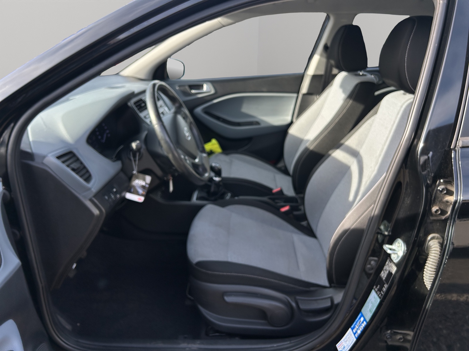 HYUNDAI i20 1.2 Amplia-image-9