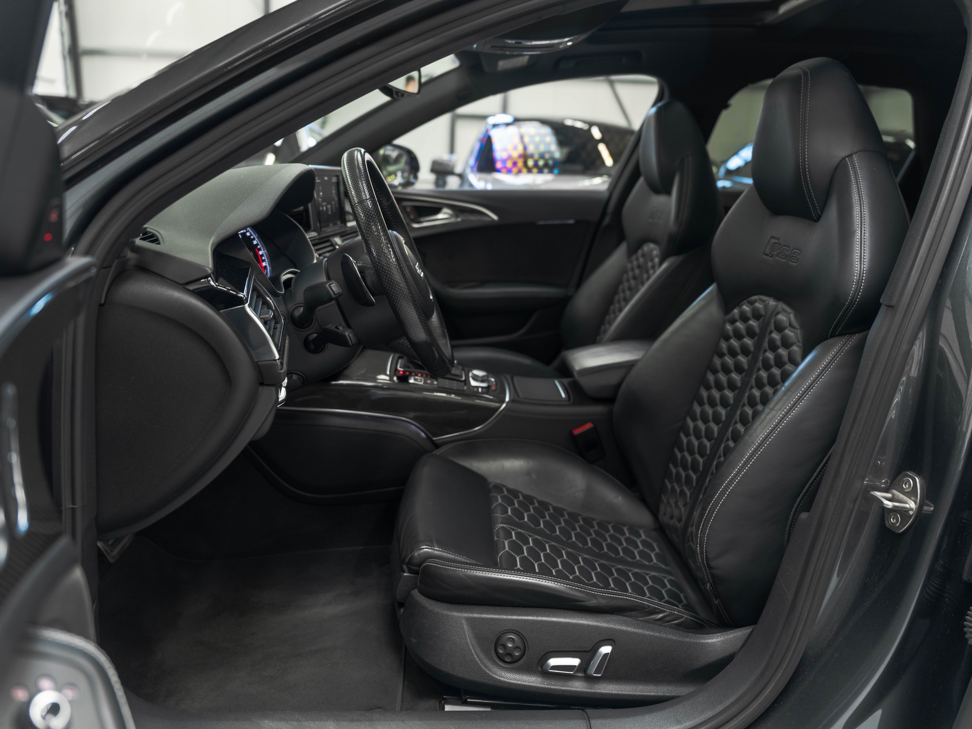 AUDI RS6 Avant 4.0 TFSI V8 performance quattro-image-8