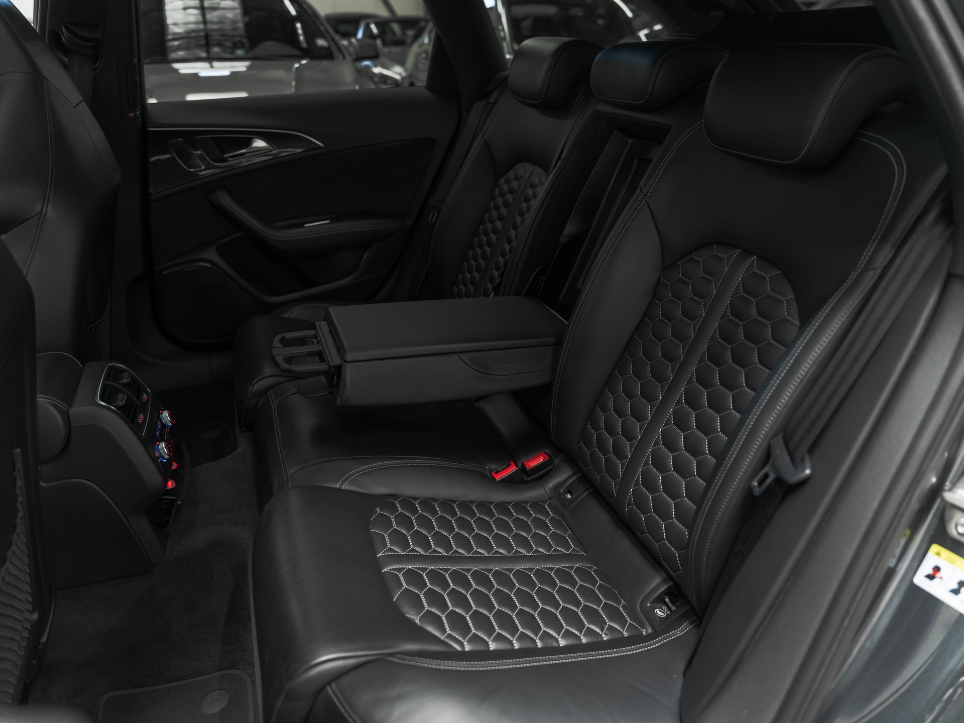AUDI RS6 Avant 4.0 TFSI V8 performance quattro-image-12