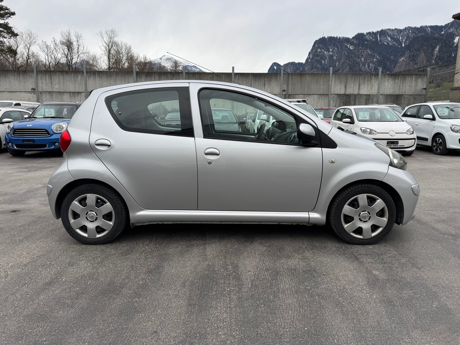 TOYOTA Aygo 1.0 Linea Terra-image-2