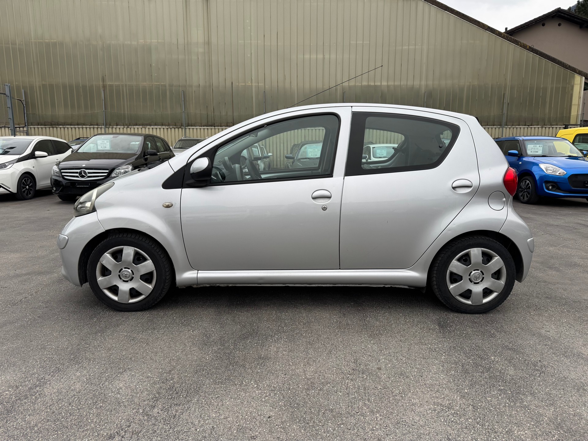 TOYOTA Aygo 1.0 Linea Terra-image-7
