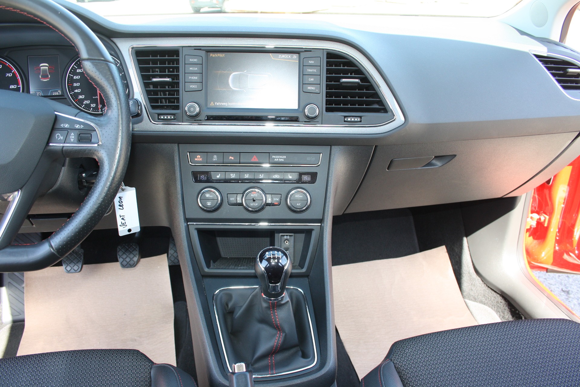 SEAT Leon 1.8 TSI FR-image-10