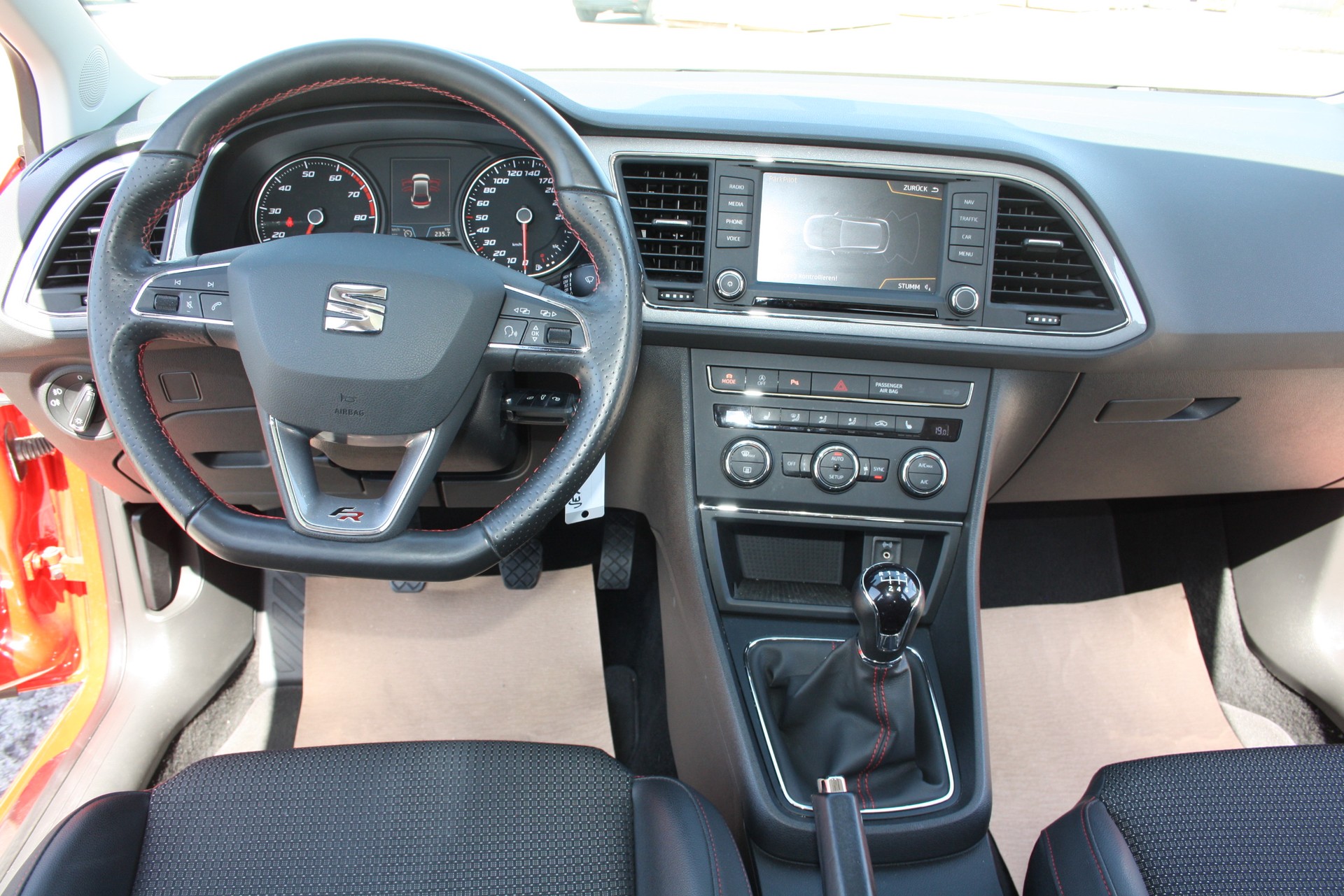 SEAT Leon 1.8 TSI FR-image-9