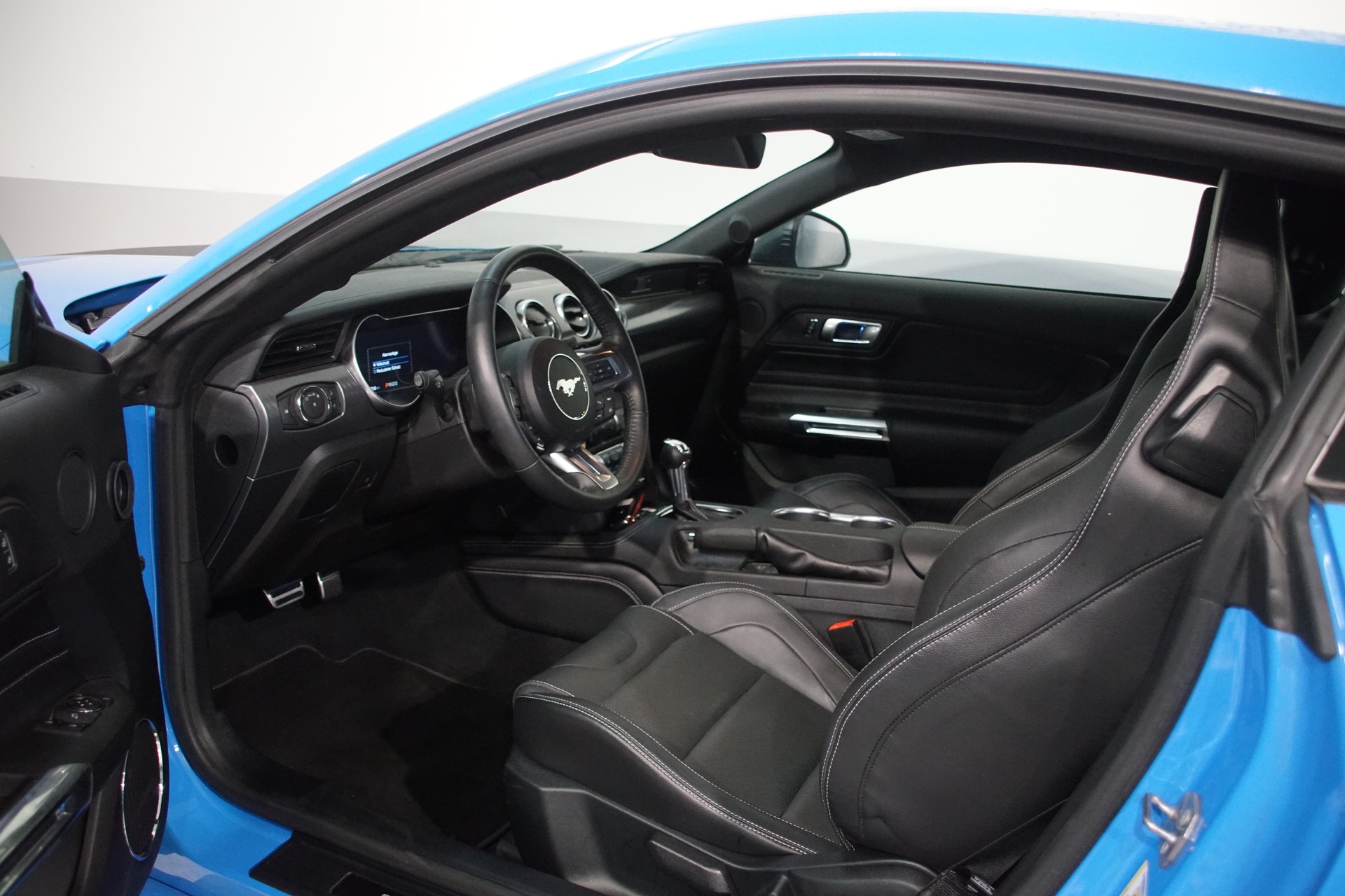 FORD Mustang Fastback 5.0 V8 Mach 1 Automat-image-12