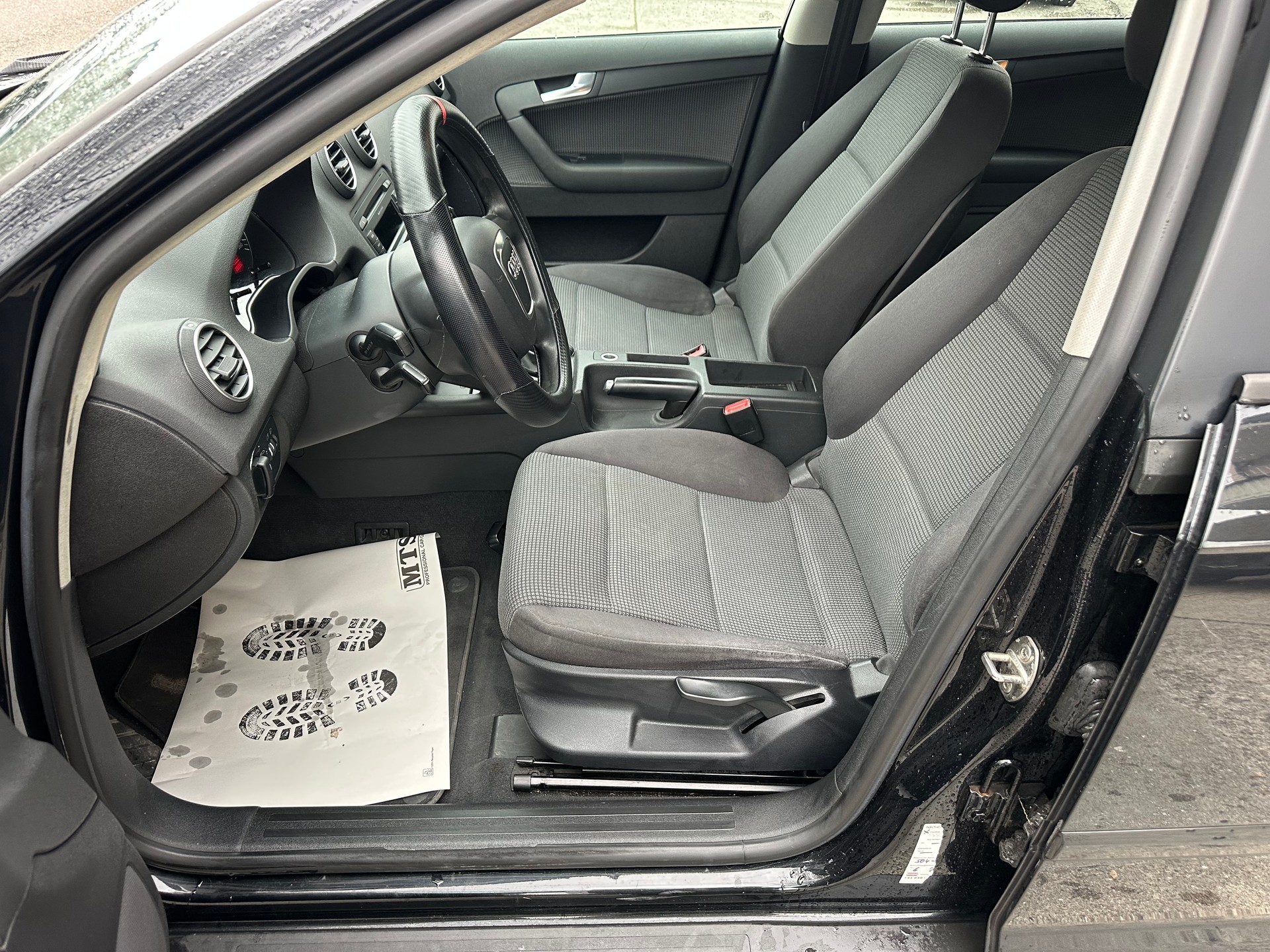 AUDI A3 Sportback 1.8 Turbo FSI Attraction-image-9