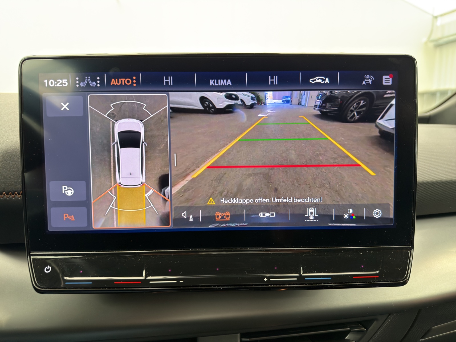 CUPRA Born 58 kWh - Head-up - Umgebungskamera-image-9