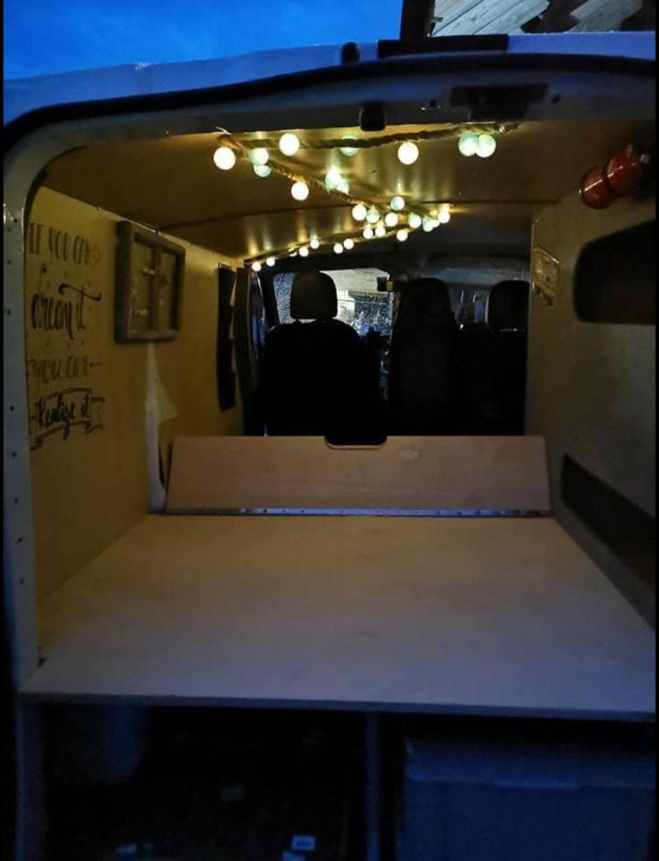 RENAULT TRAFIC-image-10