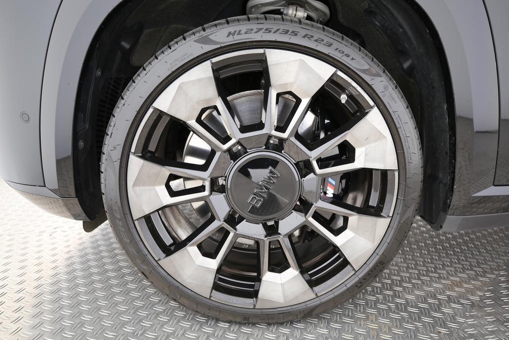 BMW XM Plug-in Hybrid-image-18