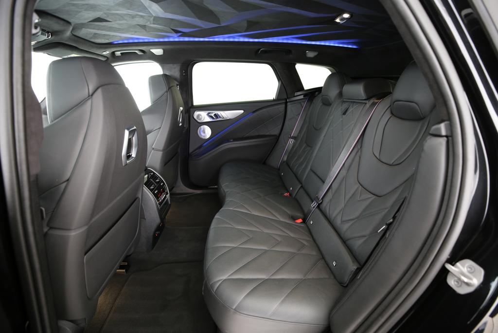 BMW XM Plug-in Hybrid-image-13
