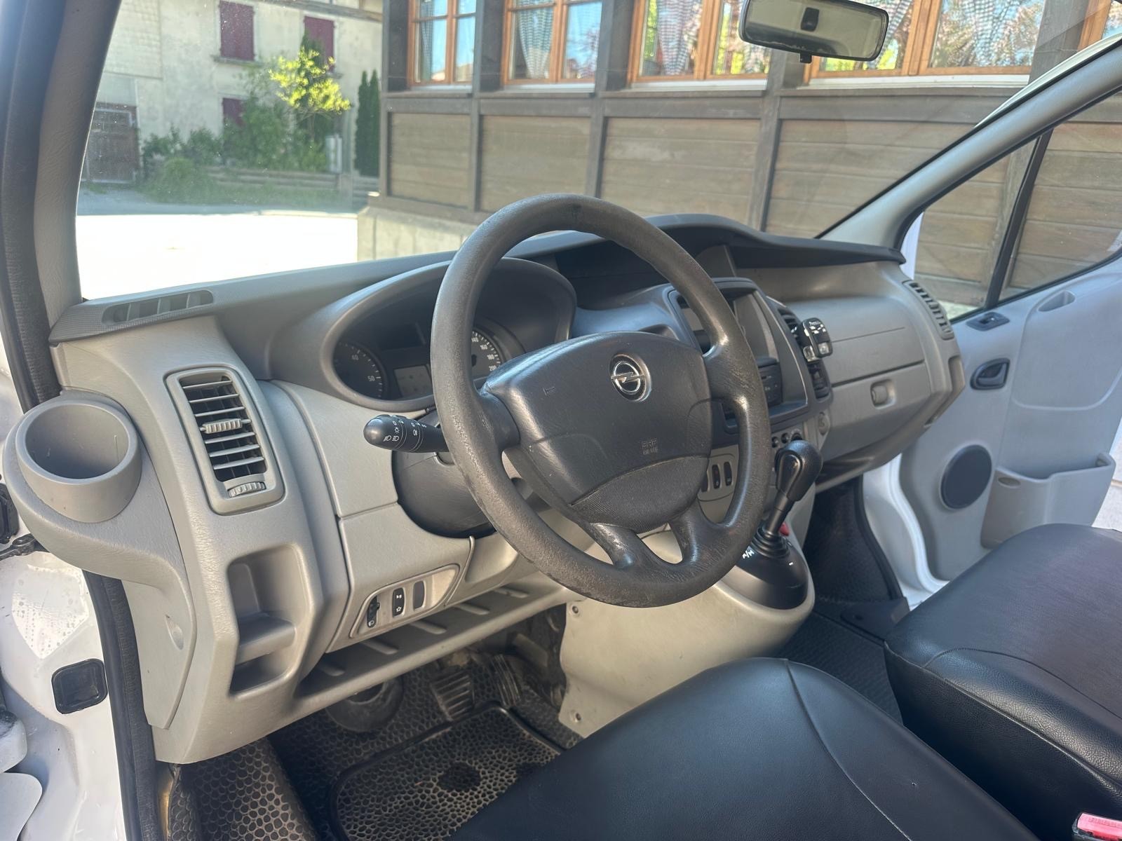 OPEL Vivaro 2.5 CDTI 2.9t L1H1-image-9