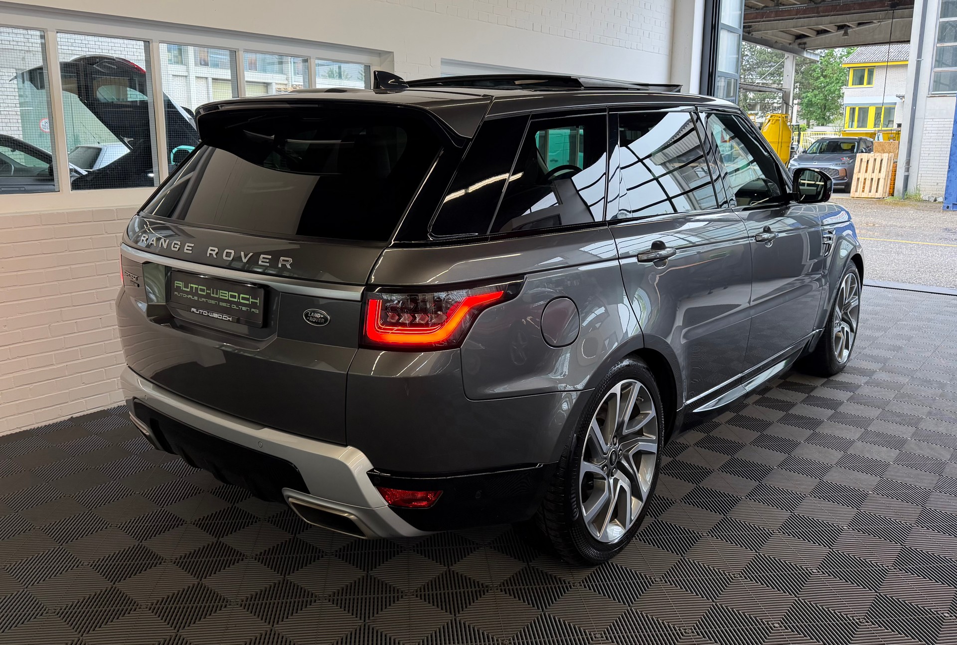 LAND ROVER Range Rover Sport P400e 2.0 I4 PHEV HSE Dynamic Aut.-image-2