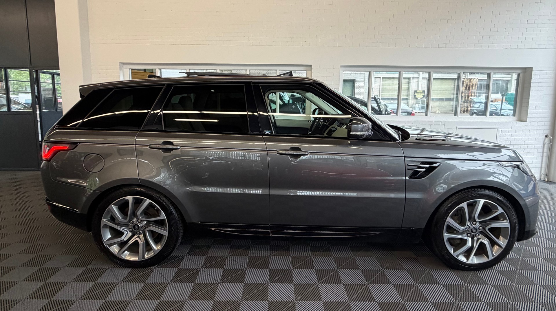 LAND ROVER Range Rover Sport P400e 2.0 I4 PHEV HSE Dynamic Aut.-image-1