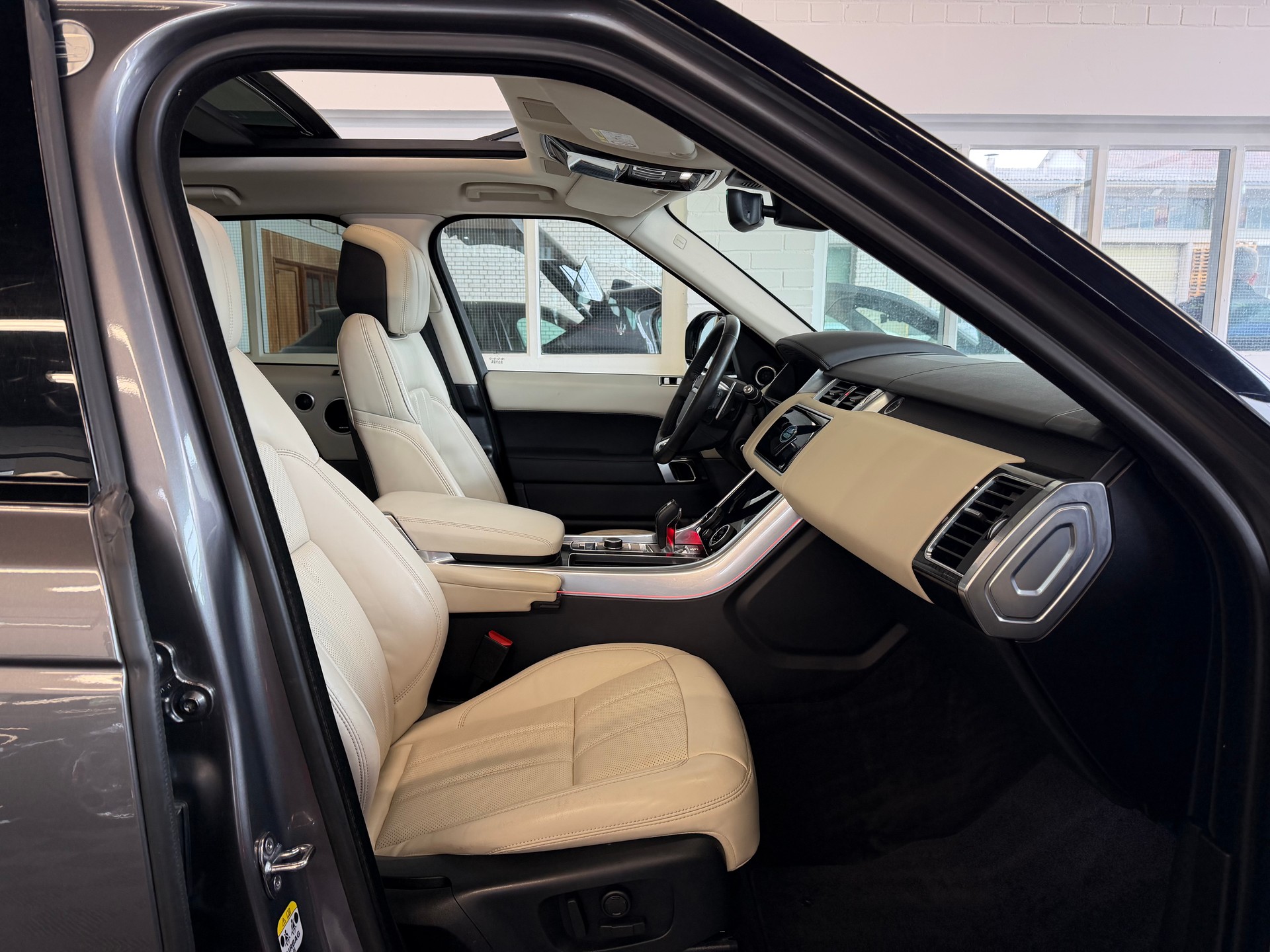 LAND ROVER Range Rover Sport P400e 2.0 I4 PHEV HSE Dynamic Aut.-image-7