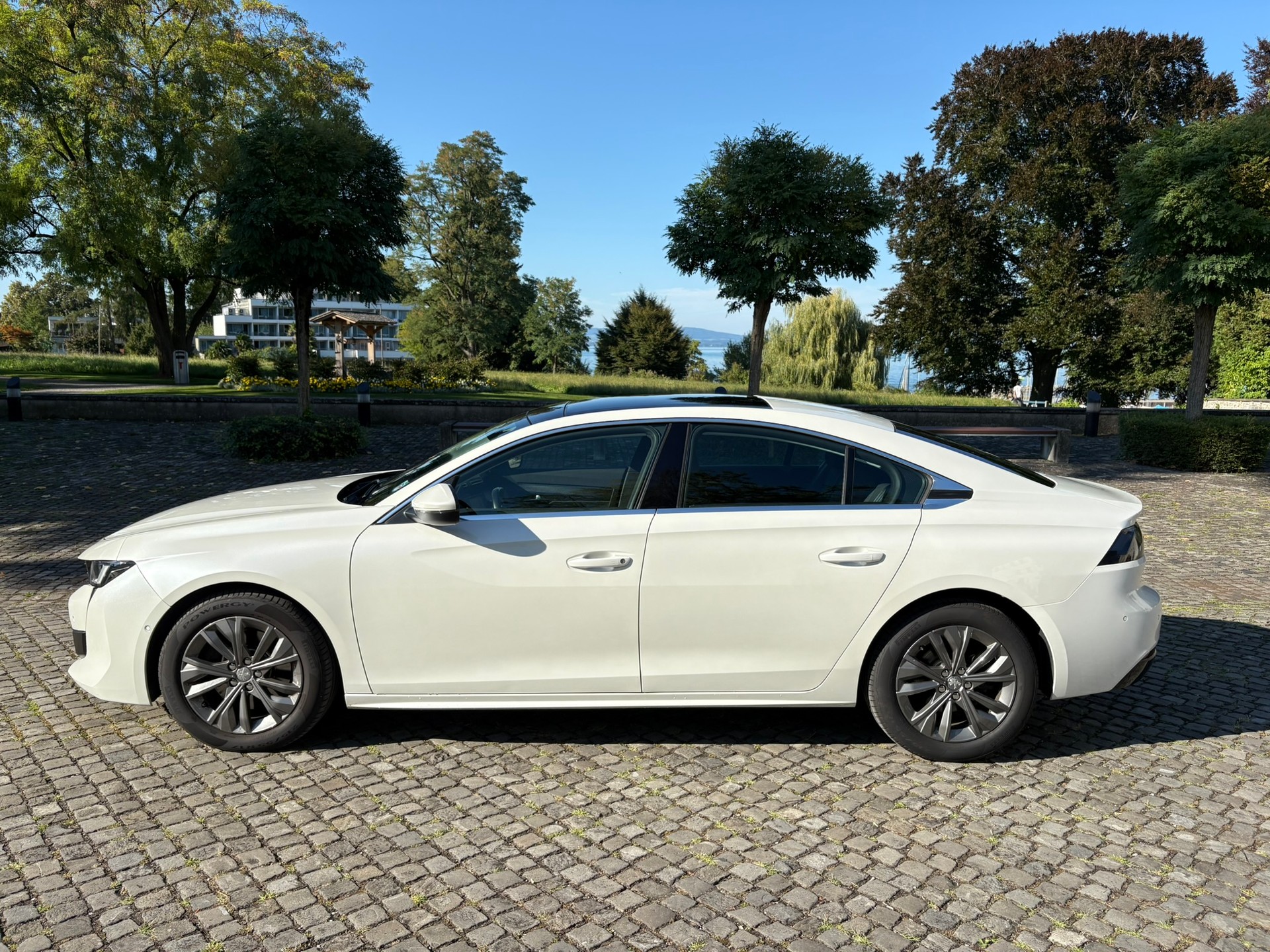 PEUGEOT 2.0 BlueHDi Allure-image-1