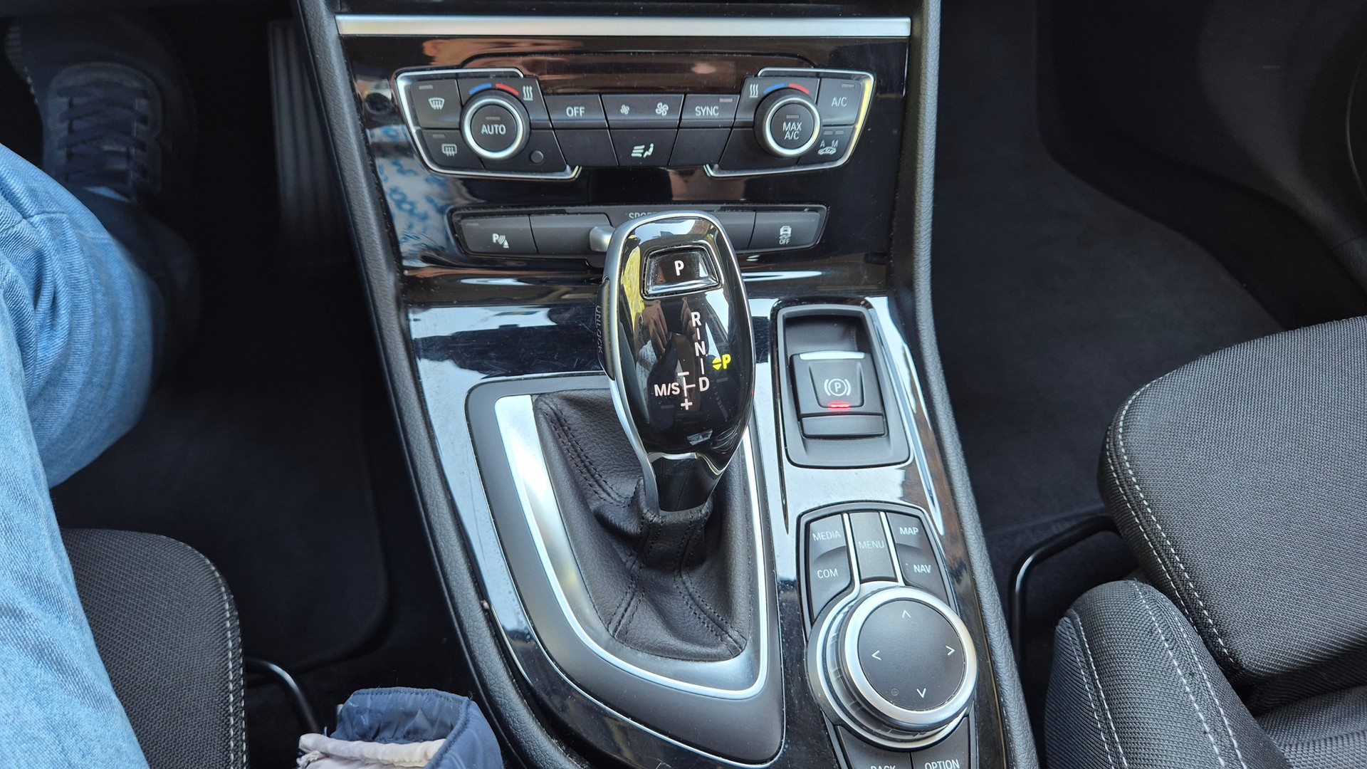 BMW 216d Gran Tourer-image-16