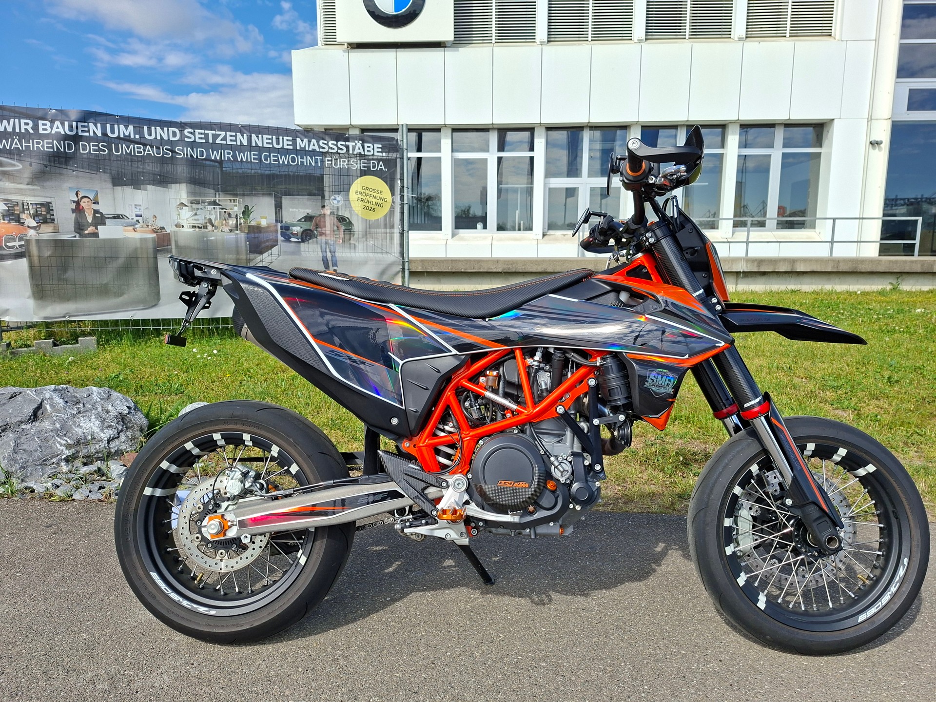 KTM 690 SMC R ABS-showroom-element-1
