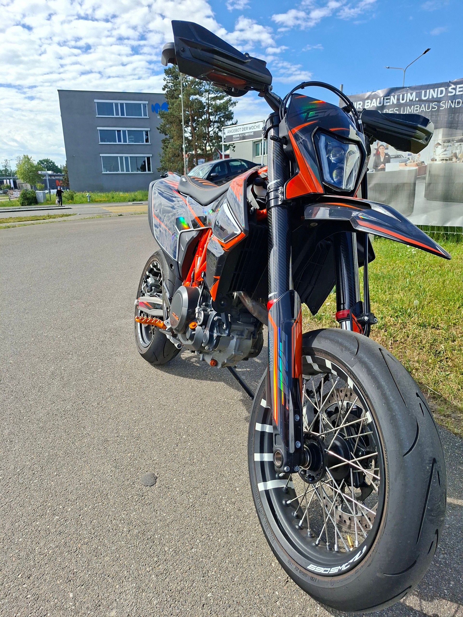 KTM 690 SMC R ABS-showroom-element-2