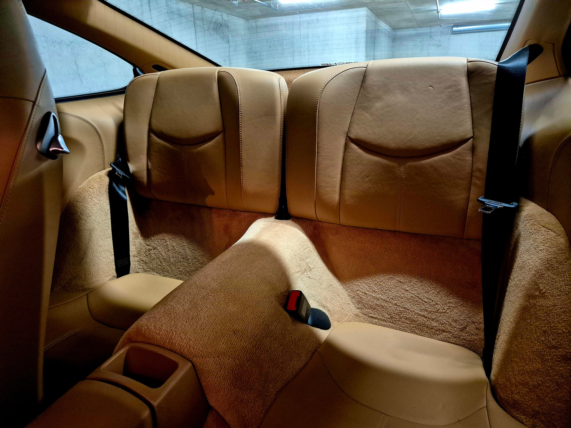 PORSCHE 911 Carrera 4-image-17