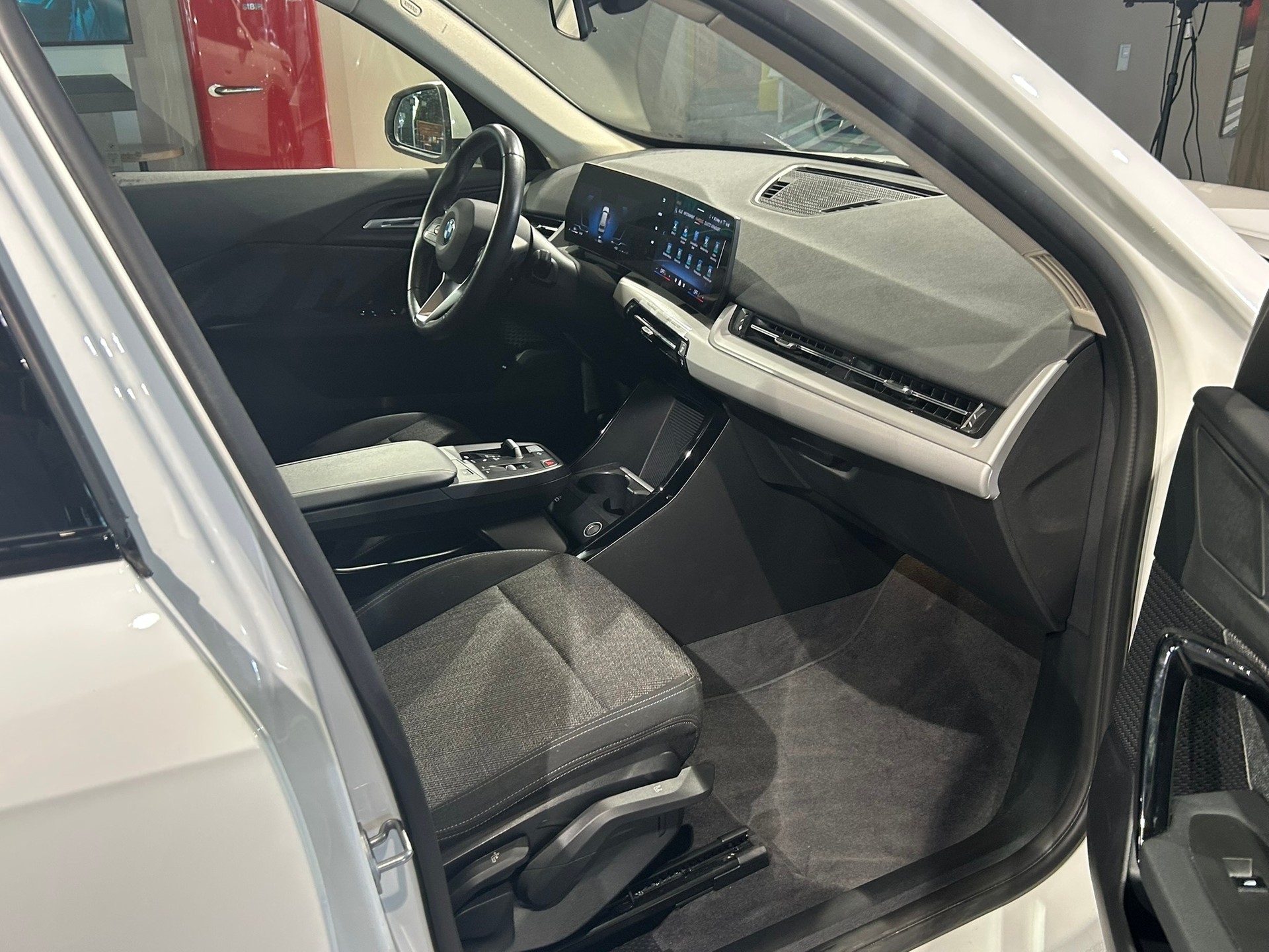 BMW X1 sDrive 18i-image-22