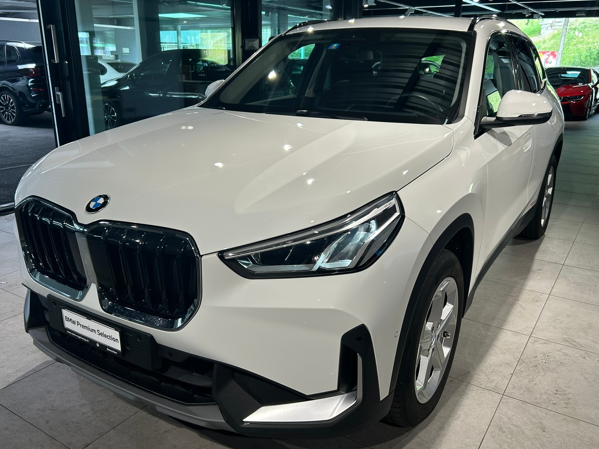 BMW X1 sDrive 18i-showroom-element-2