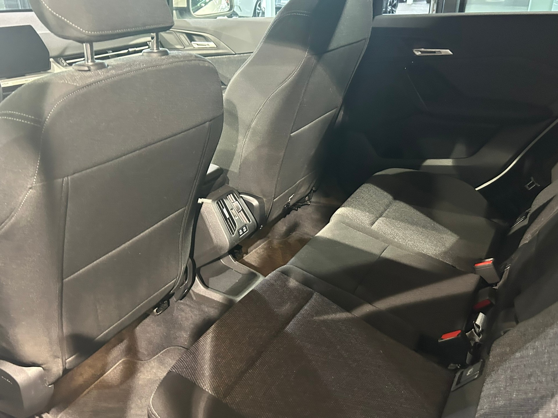 BMW X1 sDrive 18i-image-27