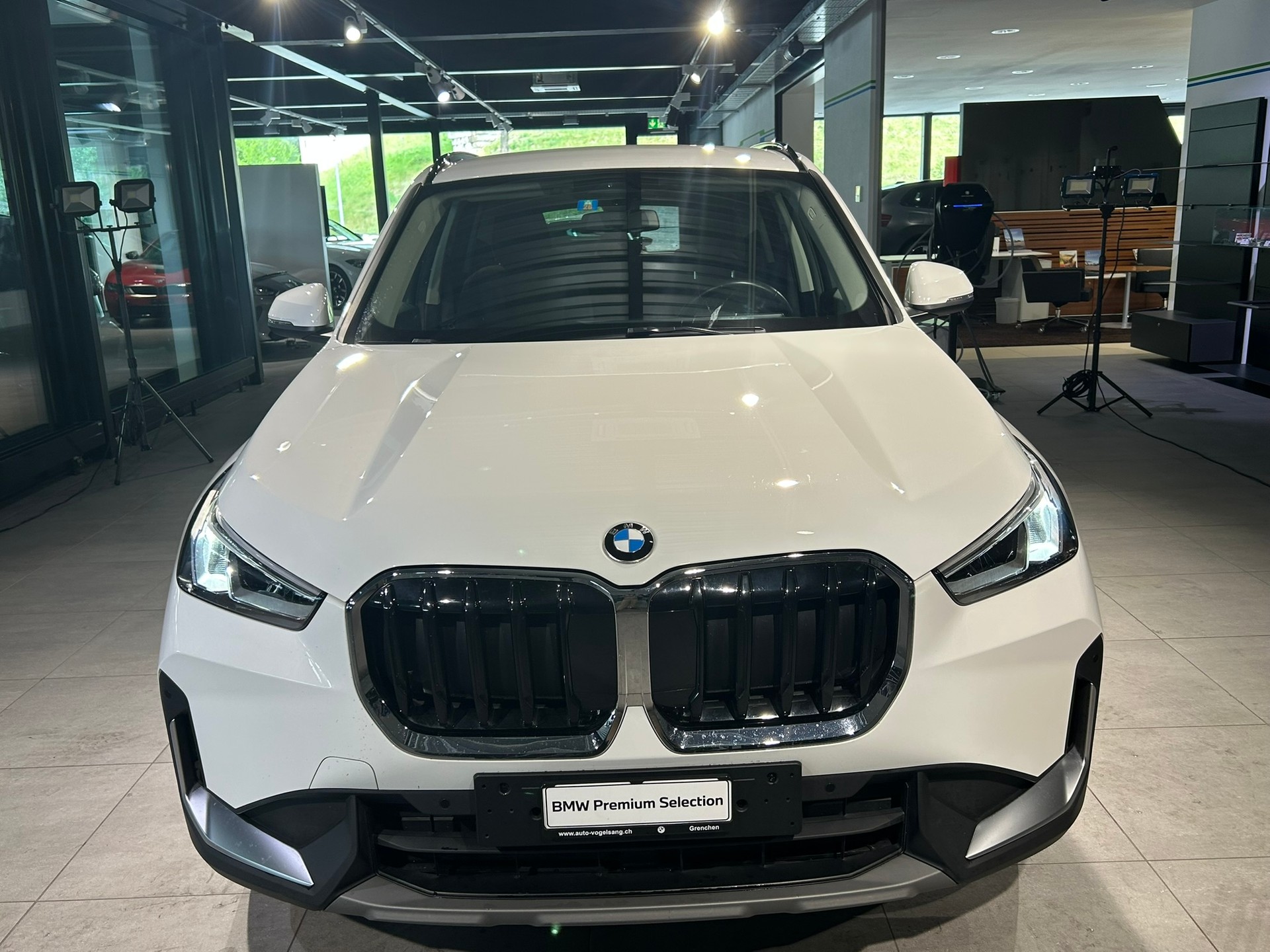 BMW X1 sDrive 18i-showroom-element-3