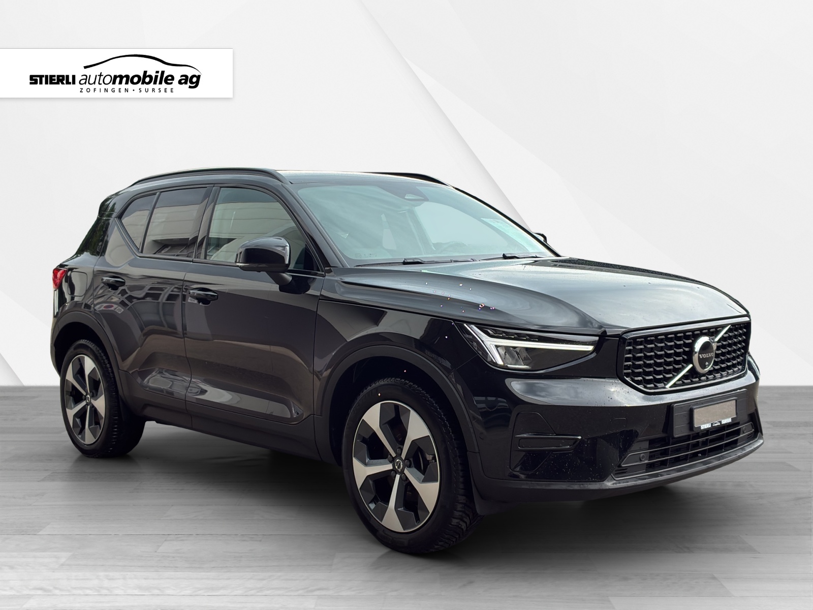 VOLVO XC40 2.0 B3 MH Plus Dark-image-2