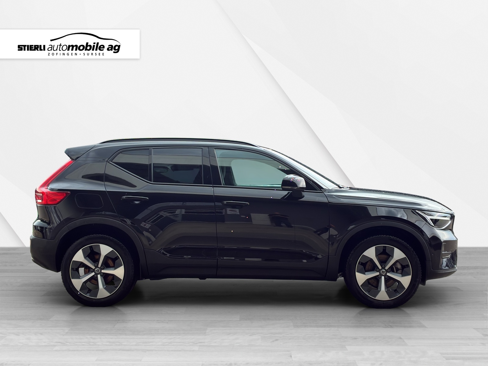 VOLVO XC40 2.0 B3 MH Plus Dark-image-3