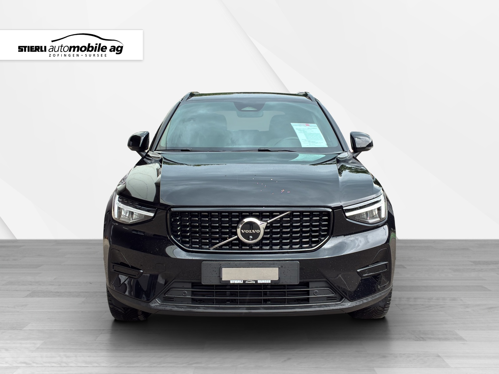 VOLVO XC40 2.0 B3 MH Plus Dark-image-1