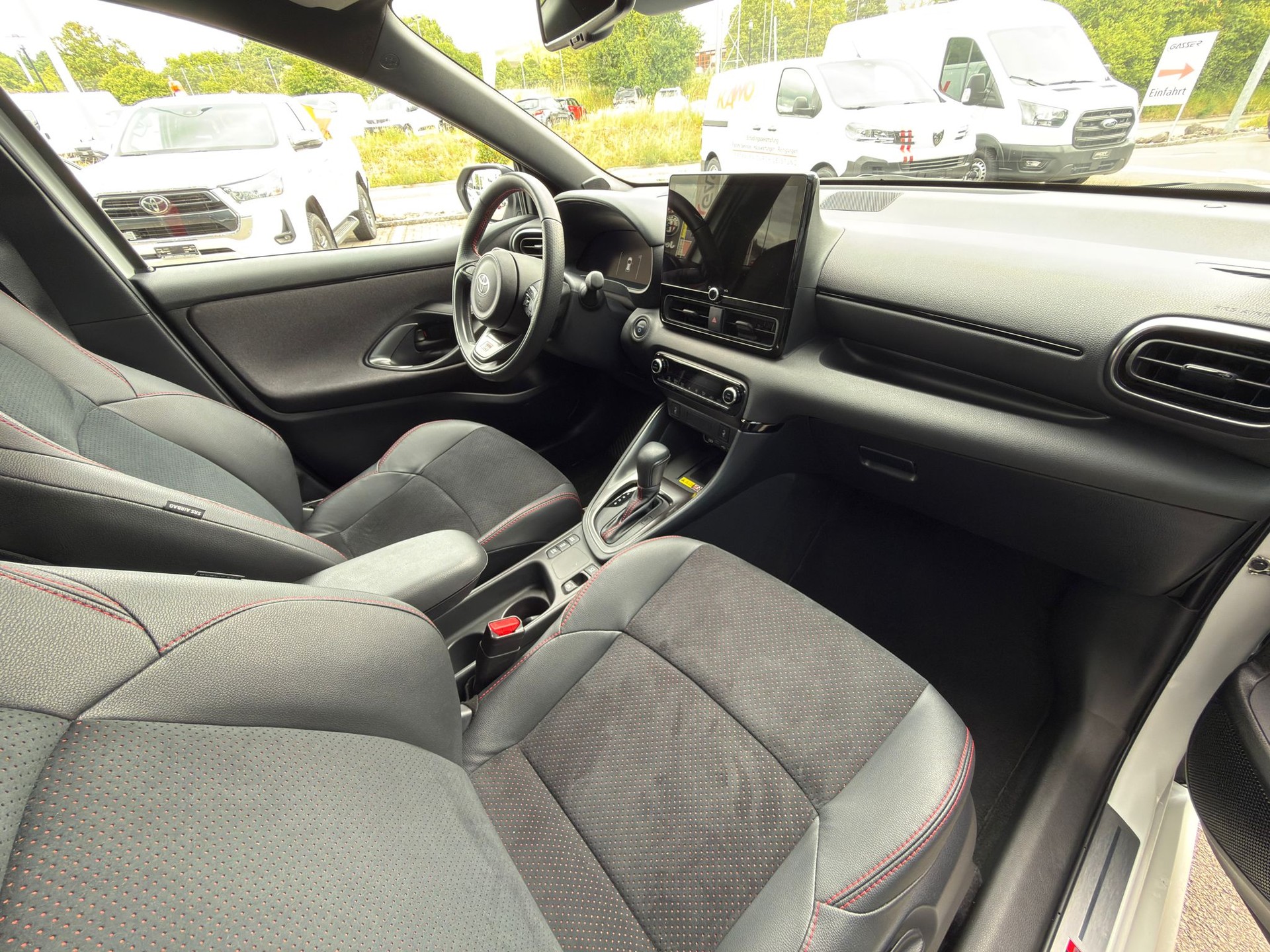 TOYOTA Yaris 1.5 GR Sport e-CVT-image-9