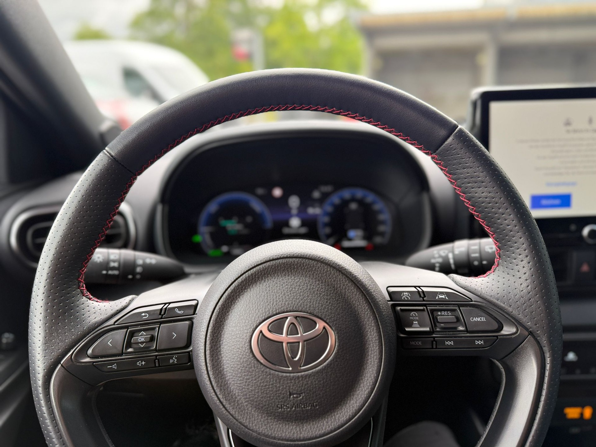 TOYOTA Yaris 1.5 GR Sport e-CVT-image-6