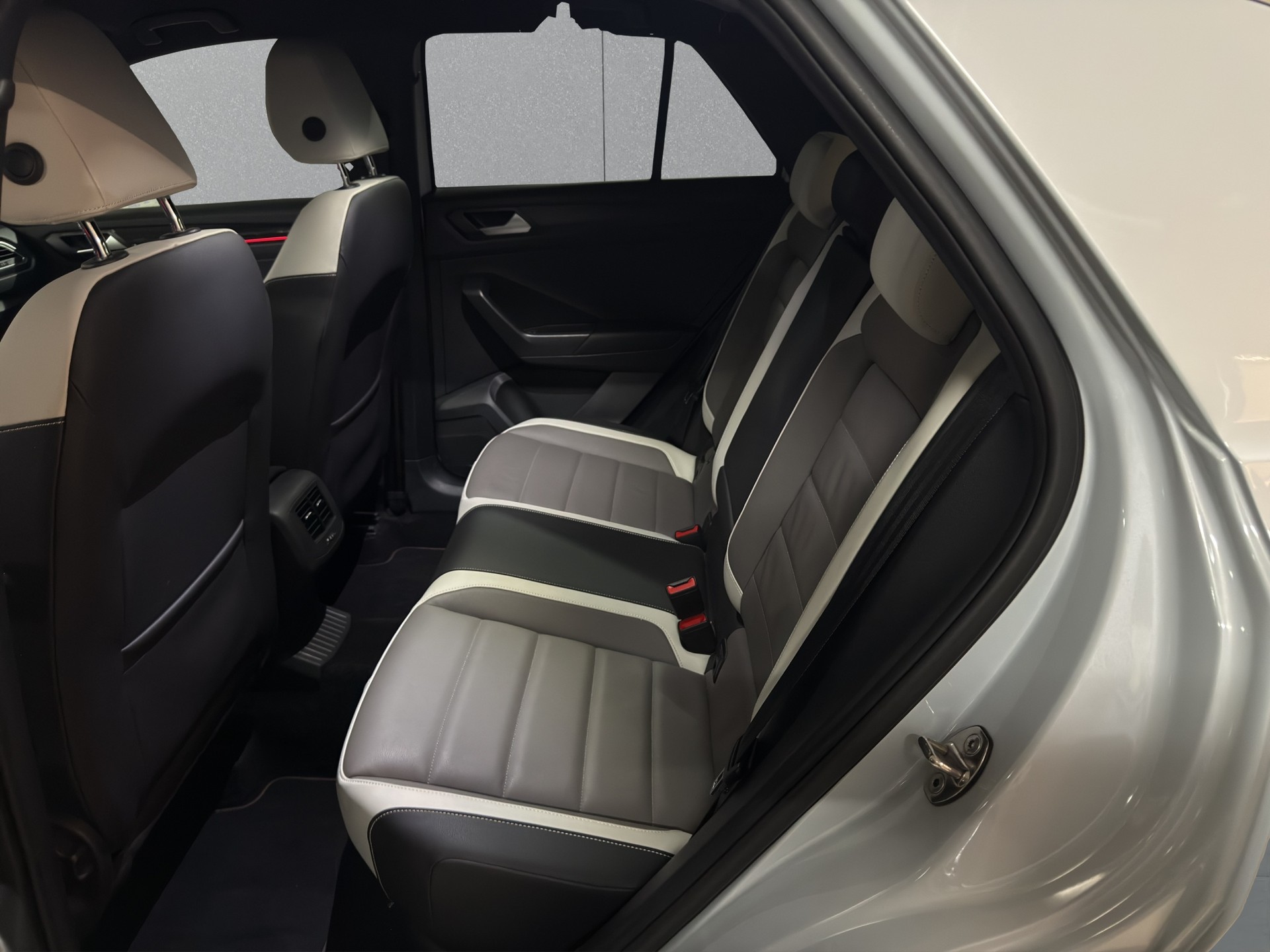 VW T-Roc 2.0 TSI Sport DSG 4Motion-image-11
