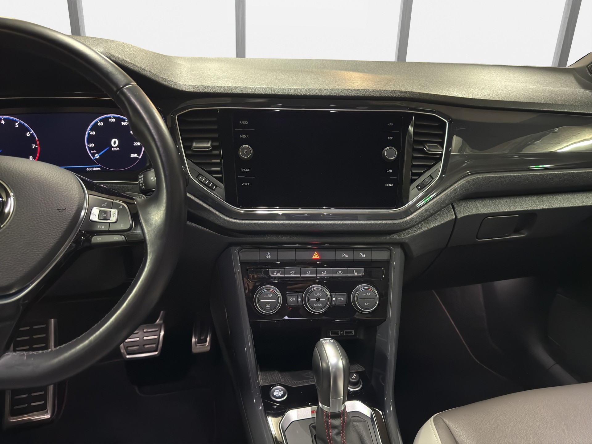 VW T-Roc 2.0 TSI Sport DSG 4Motion-image-9