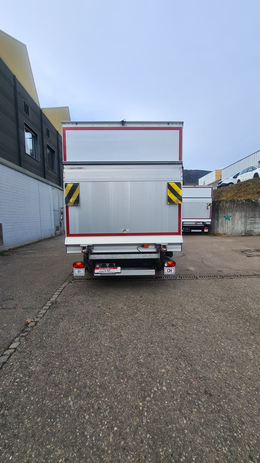 VW Crafter 35 2.0 TDI Entry L4 A ** 3-Plätzer ** Gr-Navi ** RF-Kamera ** Klimaanlage ** Mit Hebebühne ** LTZ MFK 06.02.2025 **-image-4