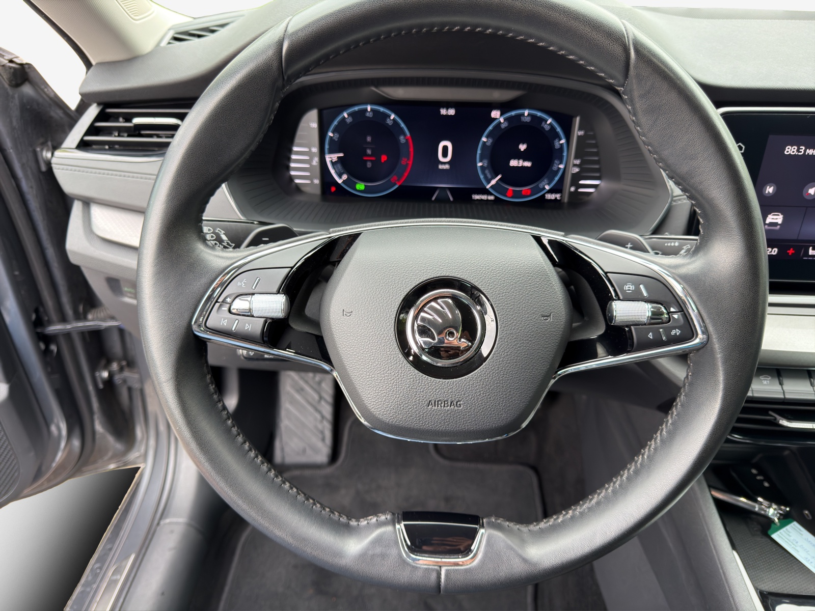 SKODA Octavia Combi 2.0 TSI Ambition DSG 4x4-image-9