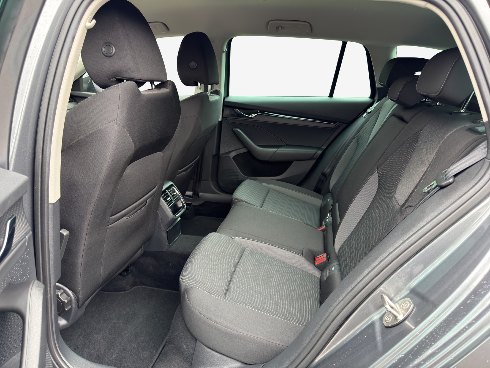 SKODA Octavia Combi 2.0 TSI Ambition DSG 4x4-image-11