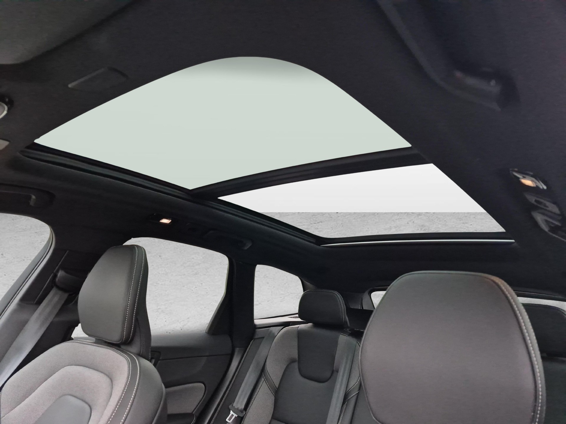 VOLVO XC60 2.0 T6 TE R-Design eAWD-image-19