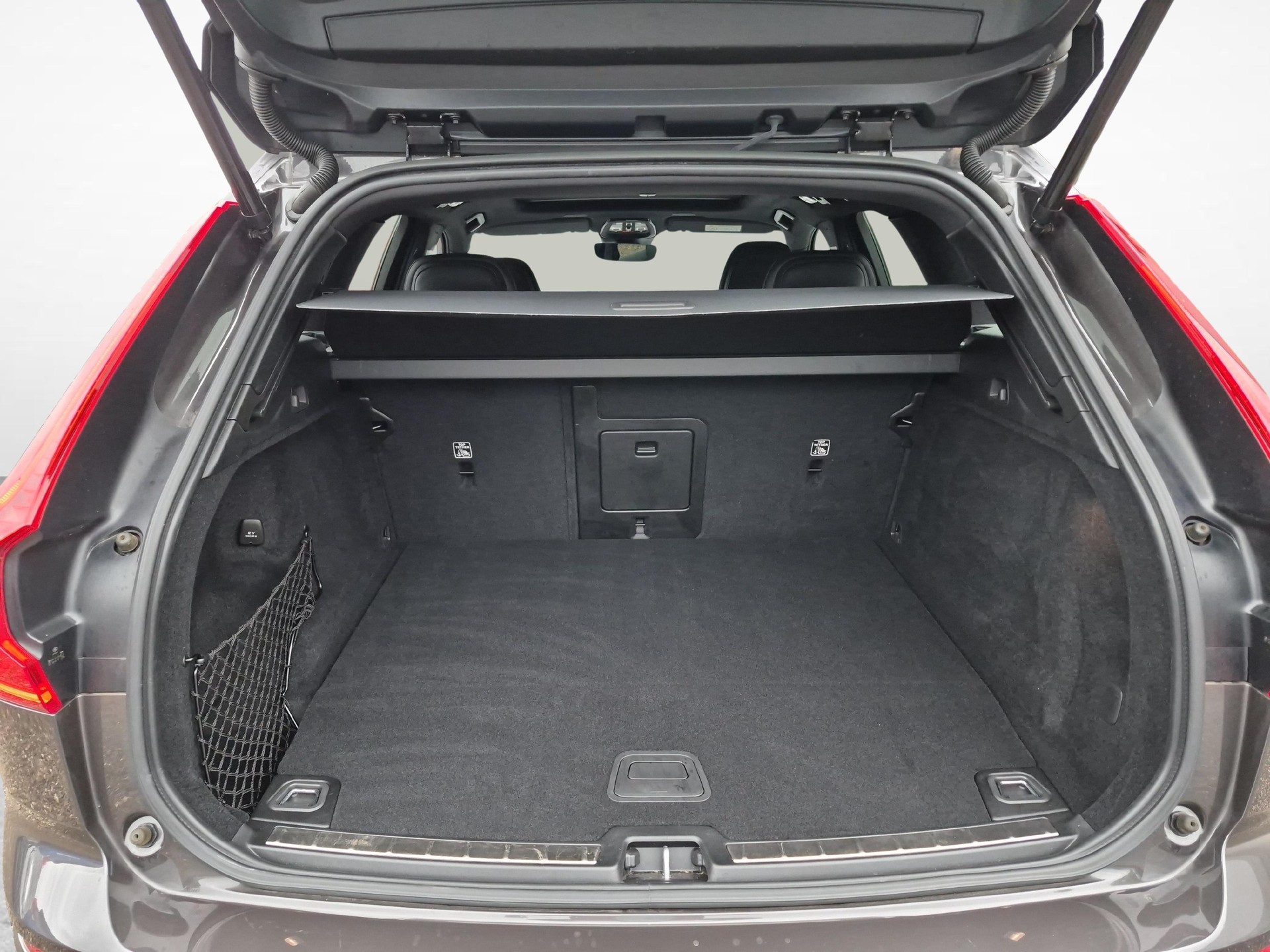 VOLVO XC60 2.0 T6 TE R-Design eAWD-image-12