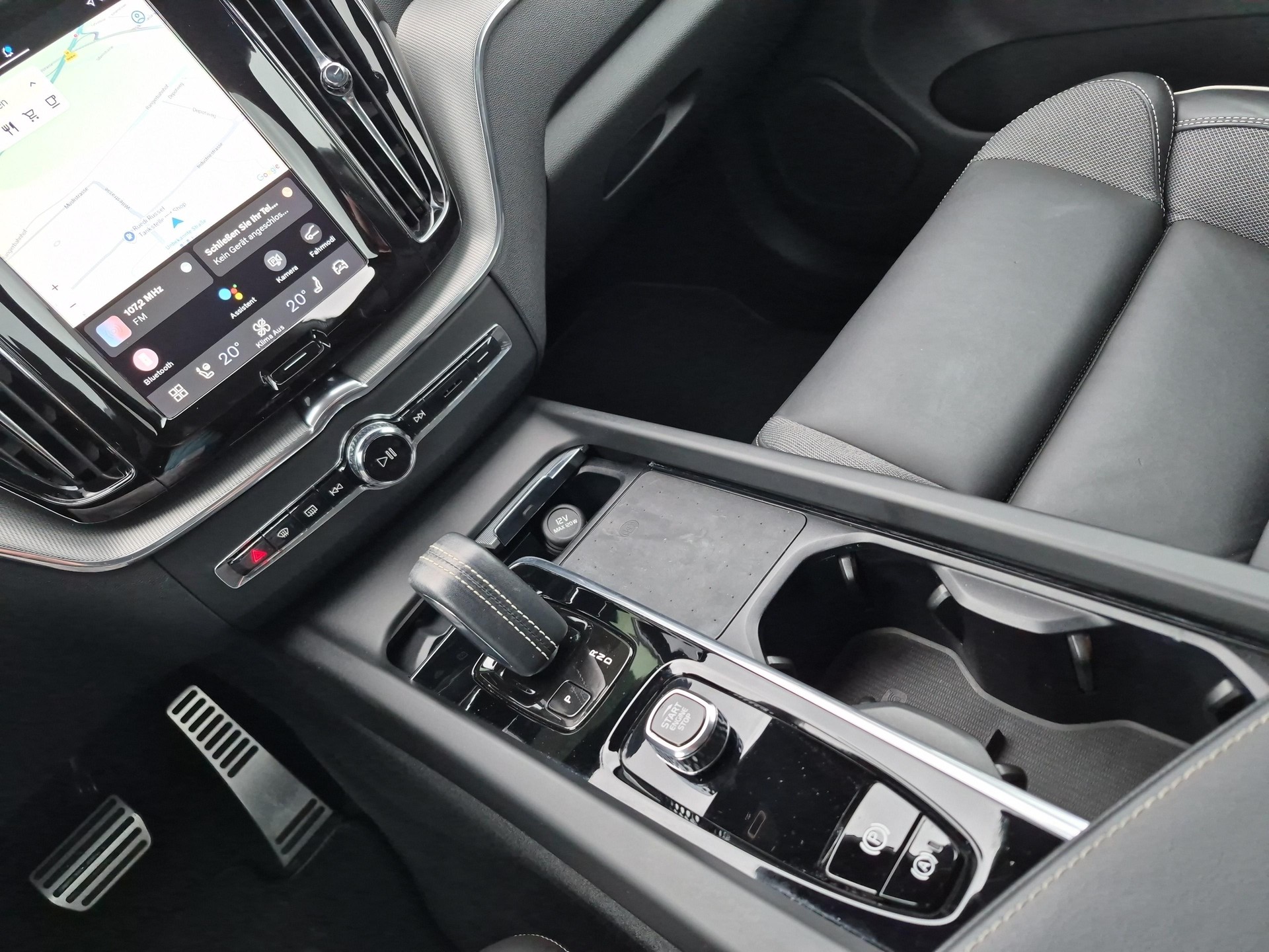 VOLVO XC60 2.0 T6 TE R-Design eAWD-image-16