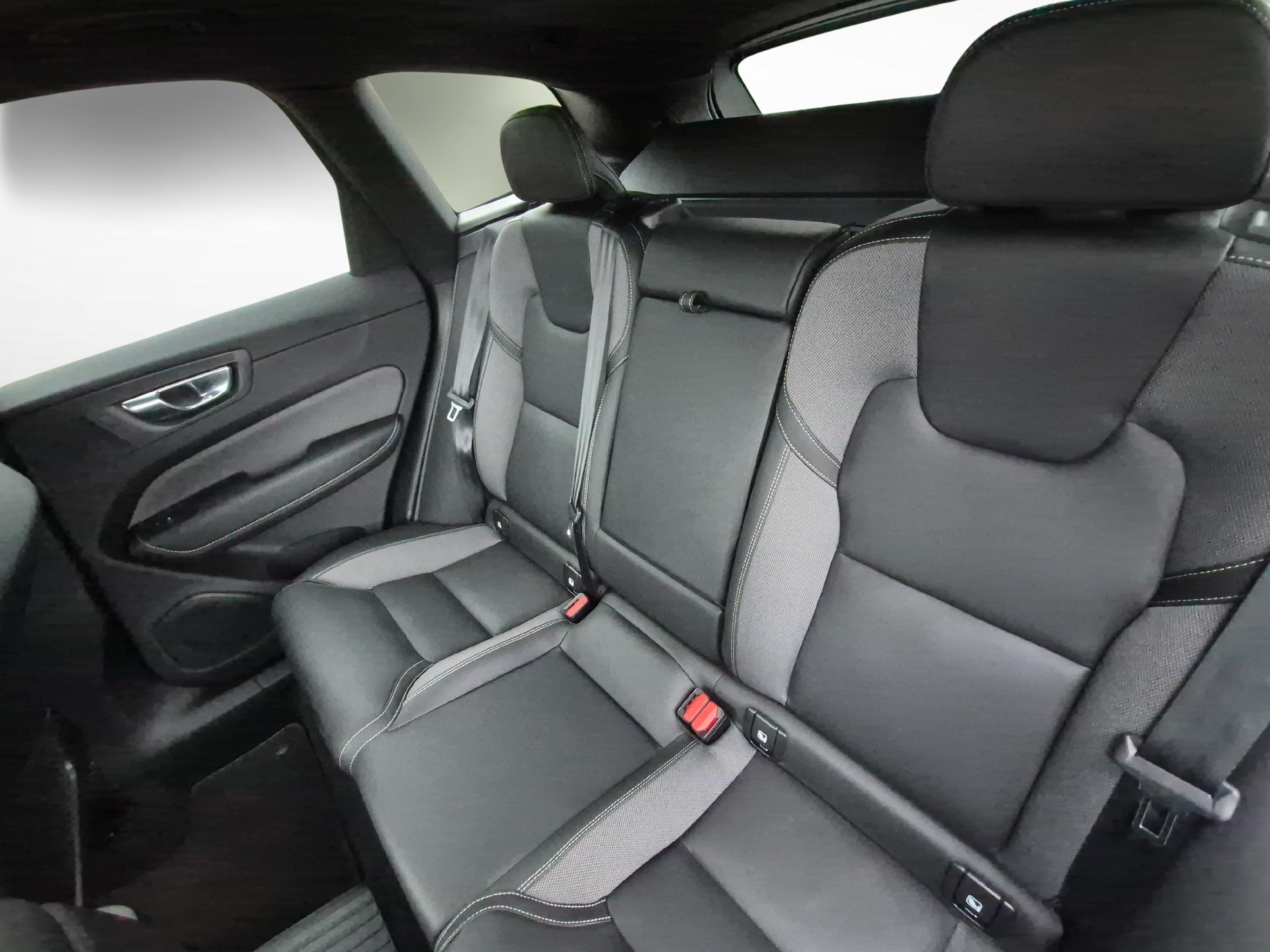 VOLVO XC60 2.0 T6 TE R-Design eAWD-image-11