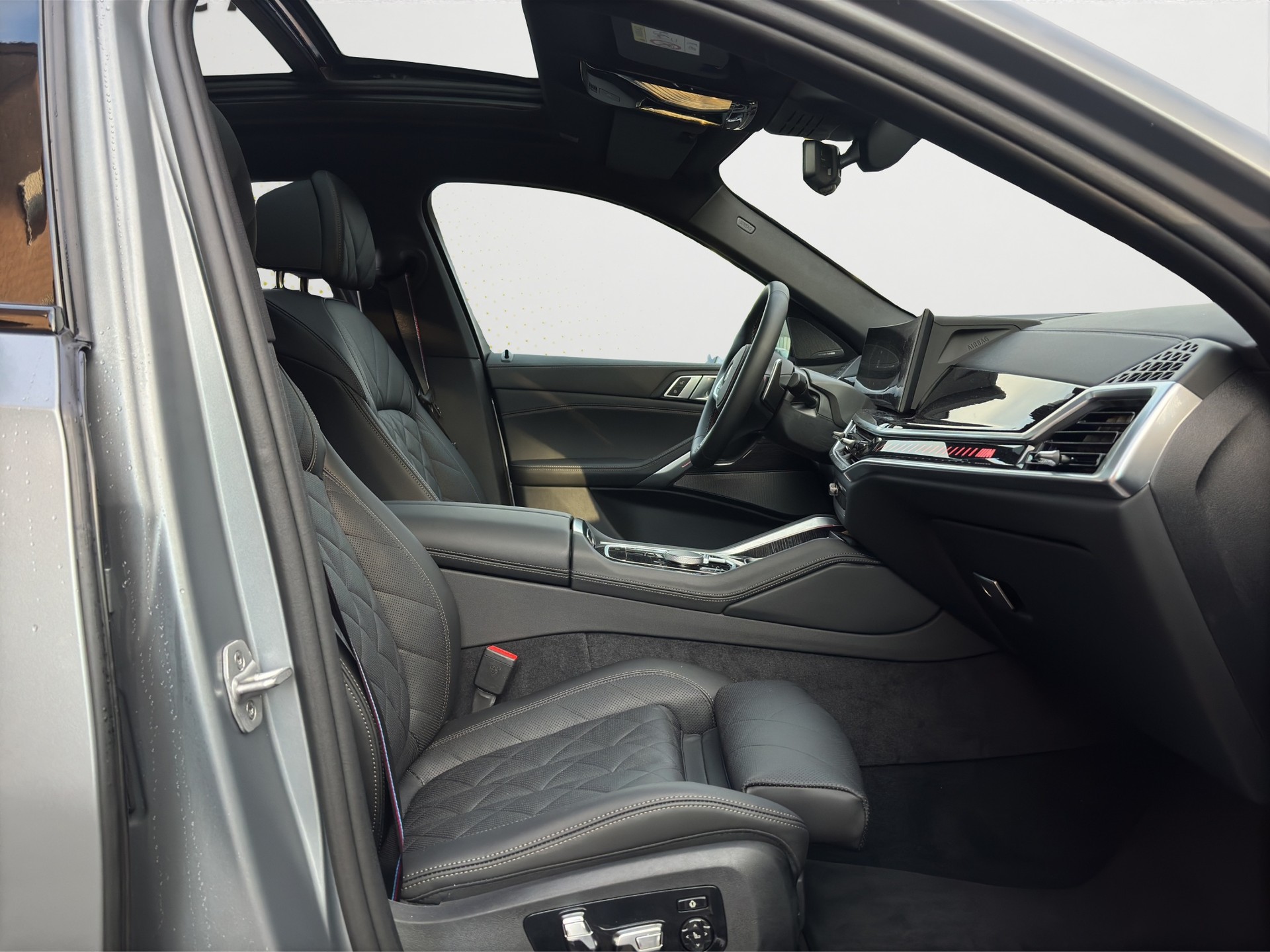BMW X6 xDrive 48V M60i M Sport Pro (CH) INDIVIDUAL FACELIFT-image-12