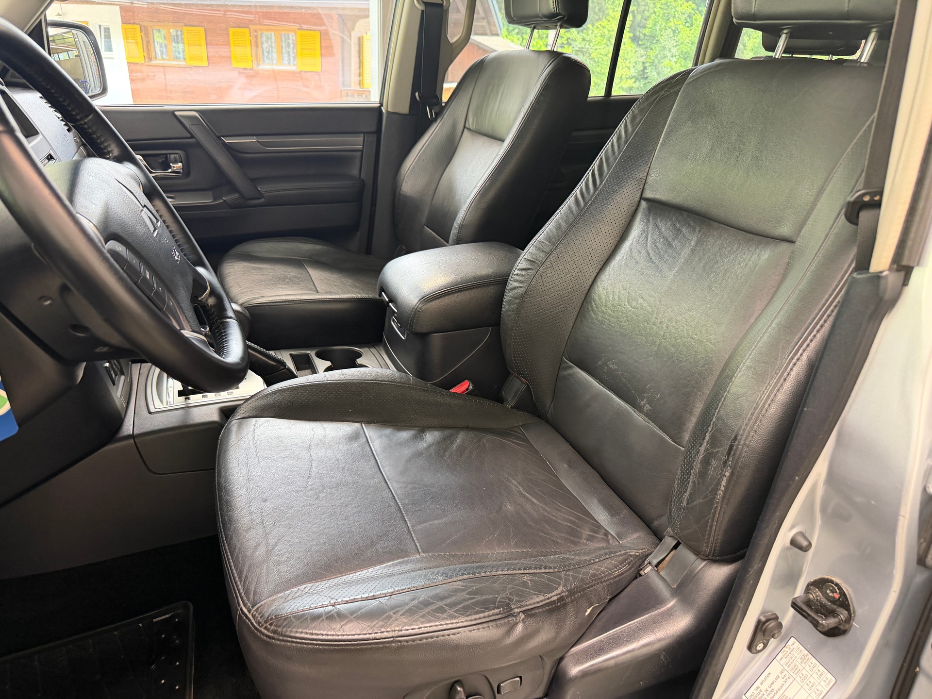 MITSUBISHI Pajero 3.2 DI-D Intense Automatic-image-11