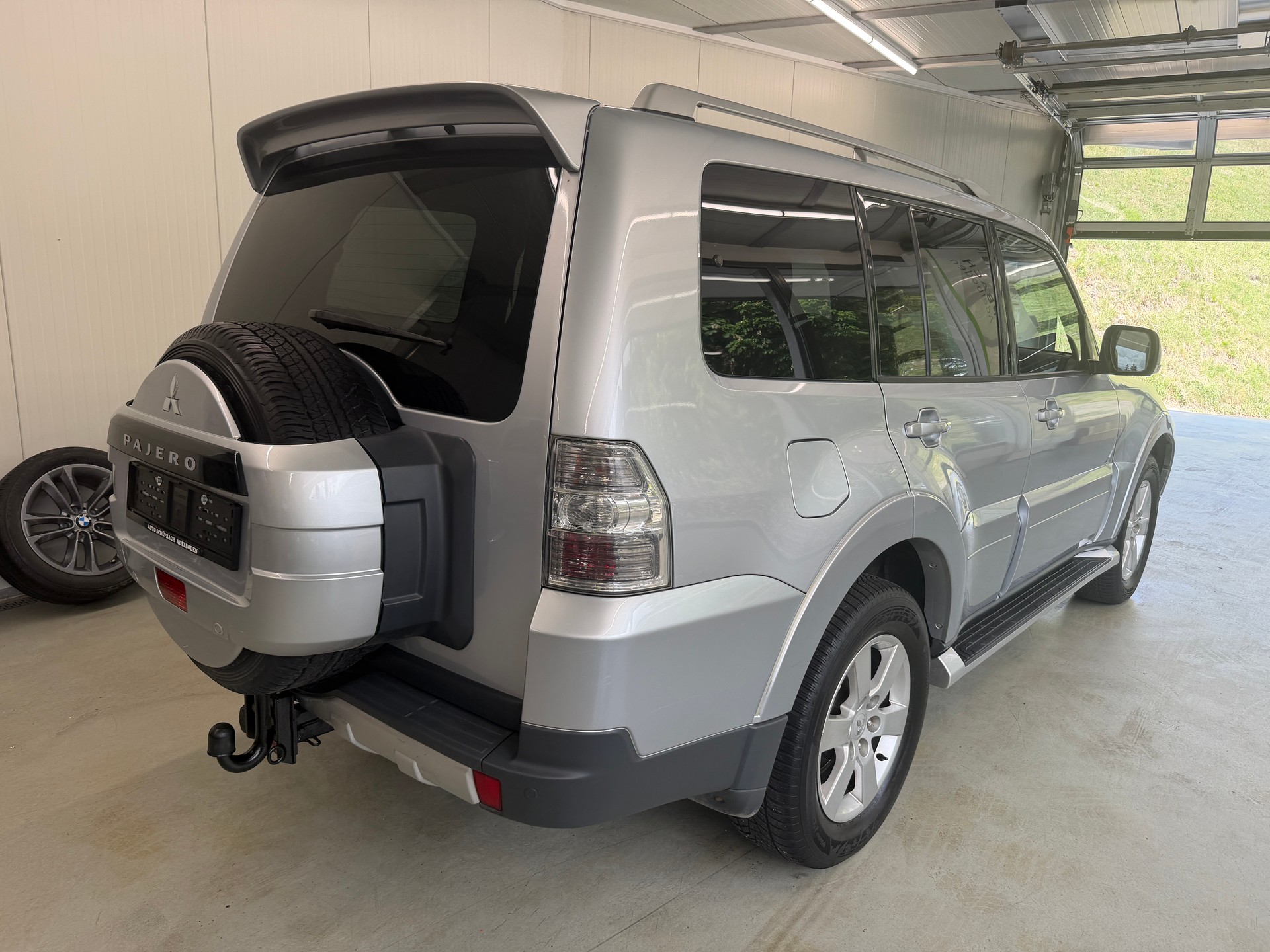 MITSUBISHI Pajero 3.2 DI-D Intense Automatic-image-3