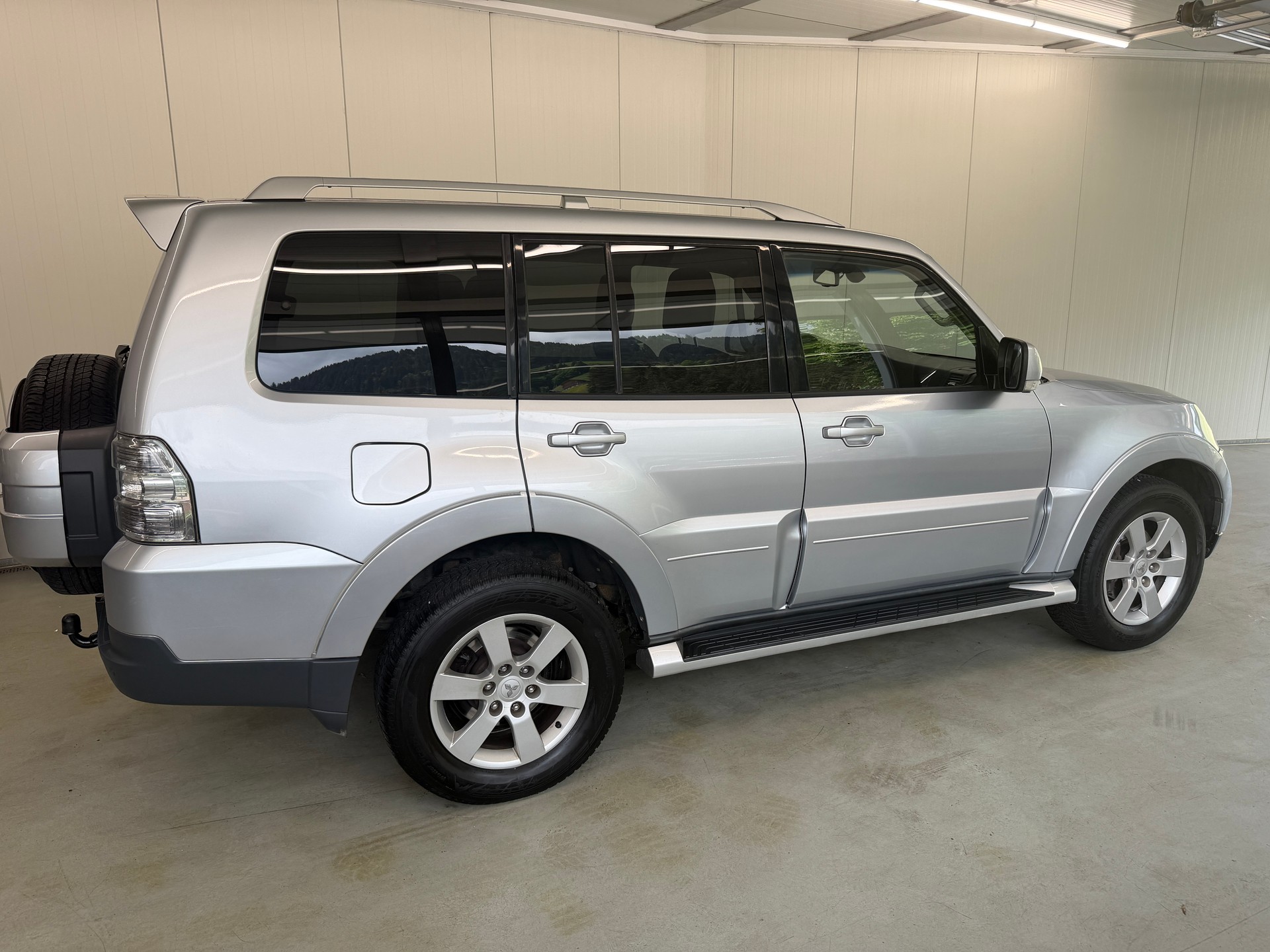 MITSUBISHI Pajero 3.2 DI-D Intense Automatic-image-2